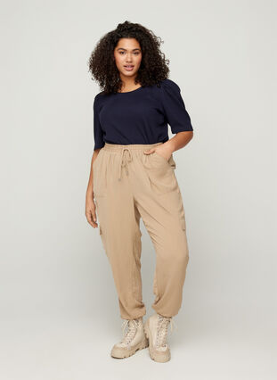Loose trousers with large pockets, Nomad, Model image number 3