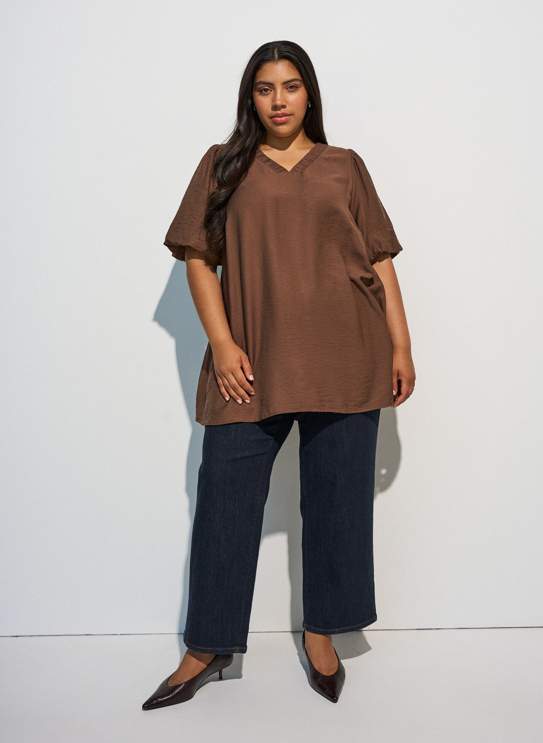 ZizzifashionTunic with balloon sleeves and a V-neck, Brown, Model image number 1