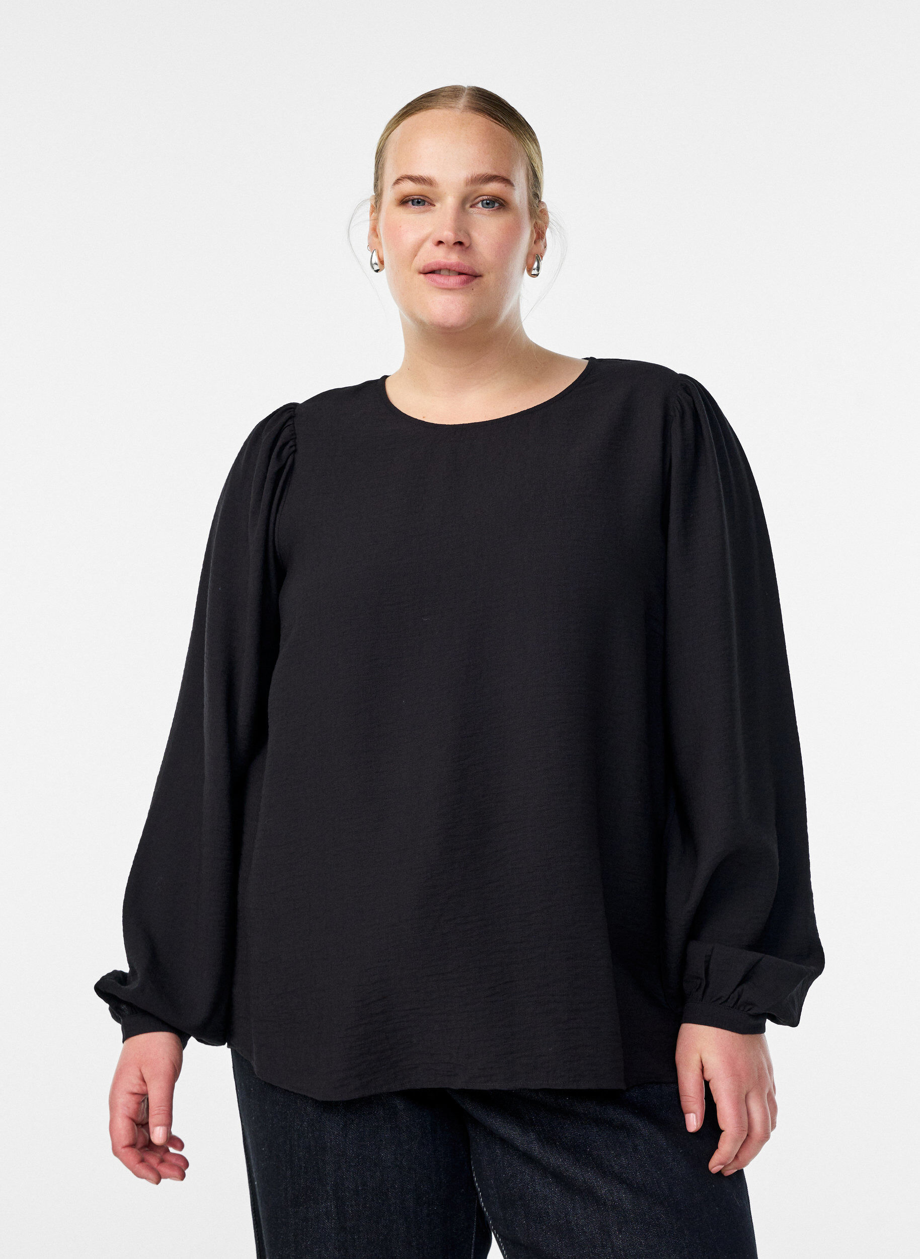 Long-sleeved viscose blouse, Black, Model