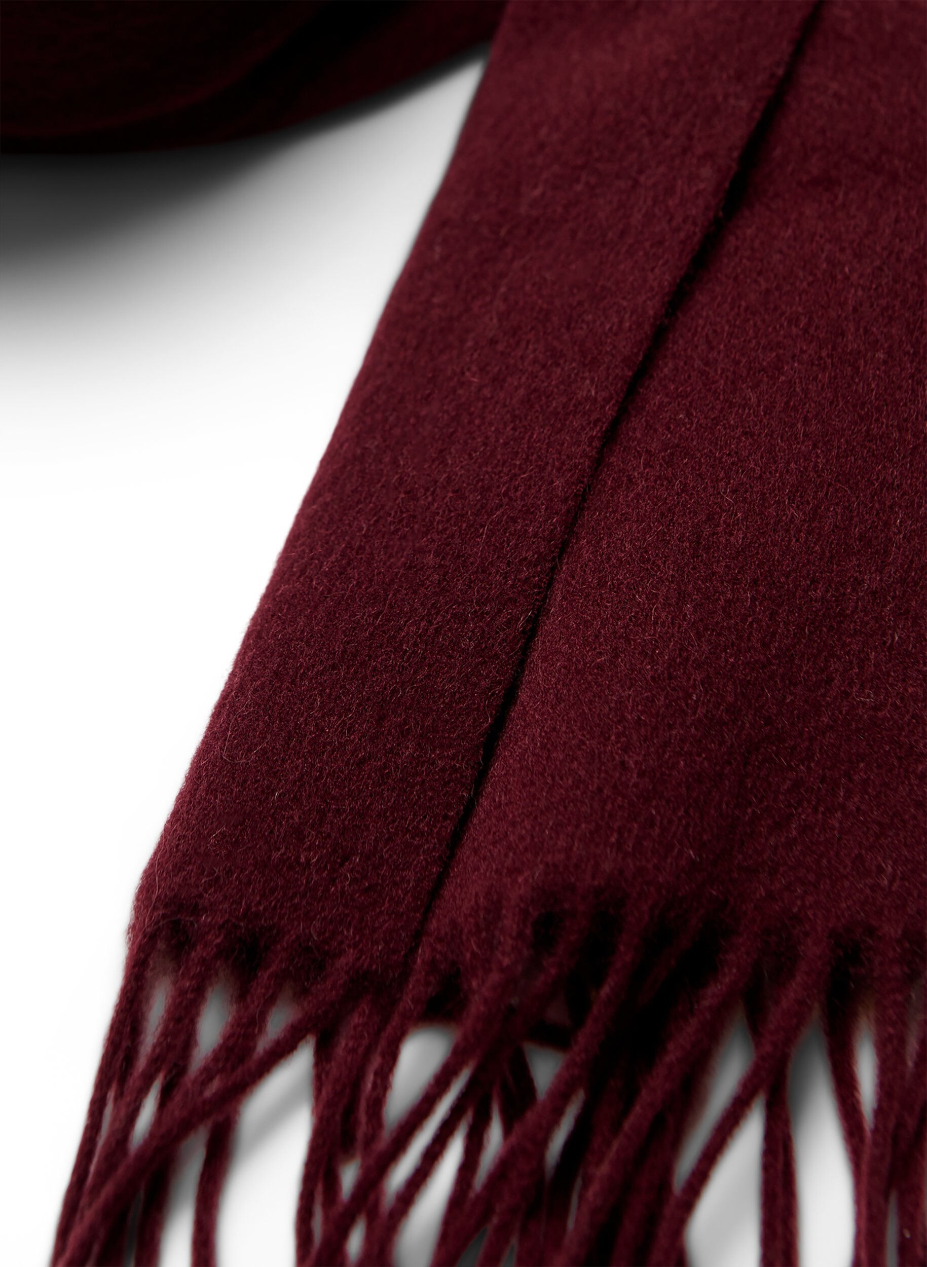 Zizzifashion Wool scarf with fringes, Red, Packshot image number 1