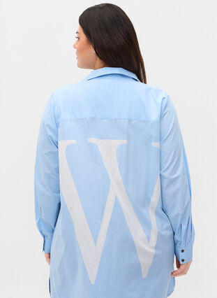 Long cotton shirt with back print, Chambray Blue, Model image number 2