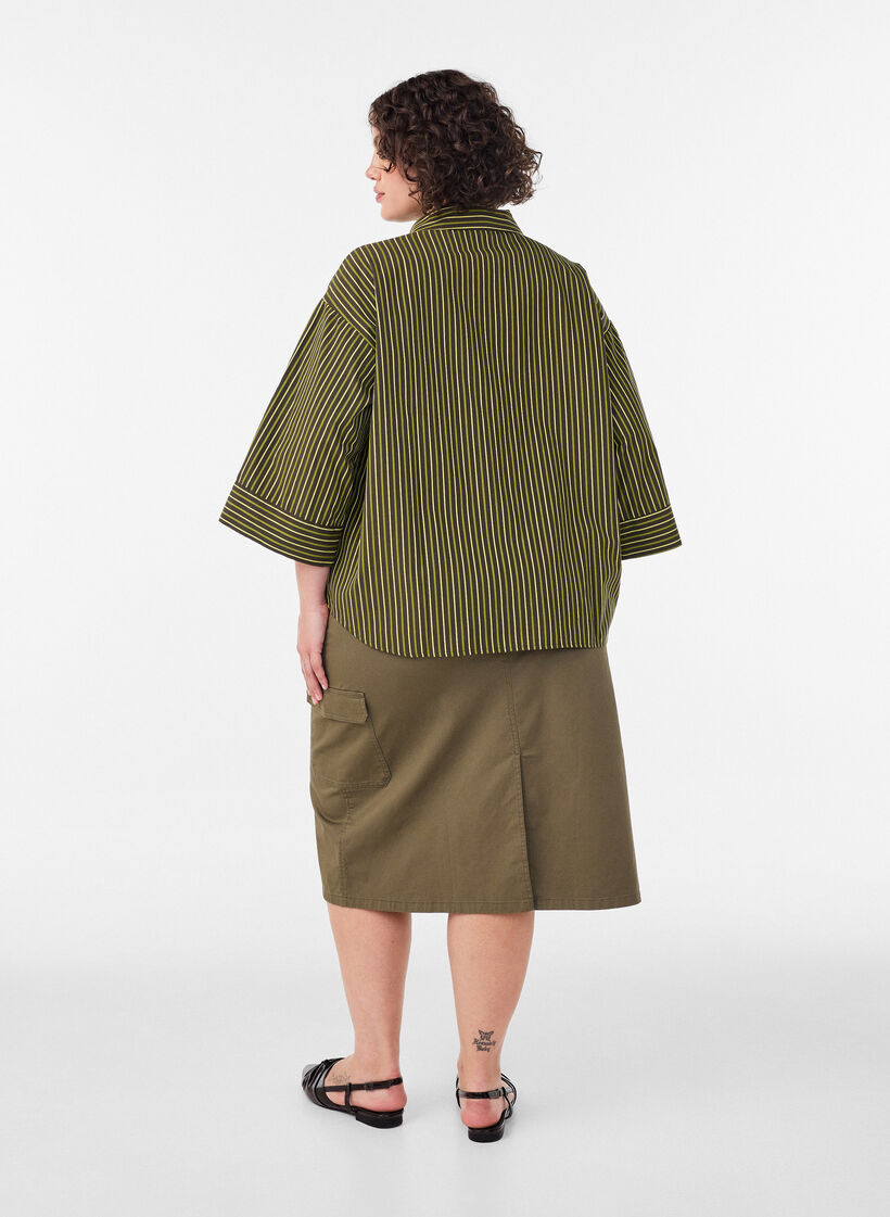 Loose striped shirt with 3/4 sleeves, Green, Model