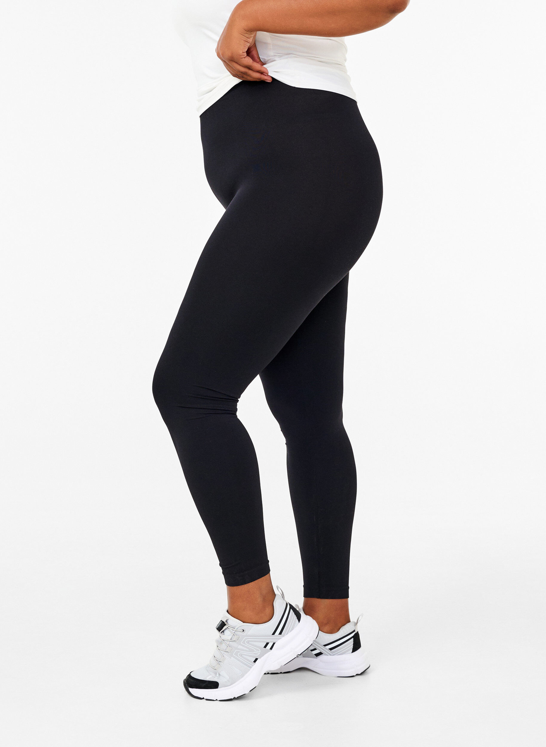 Seamless basic leggings, Black, Model