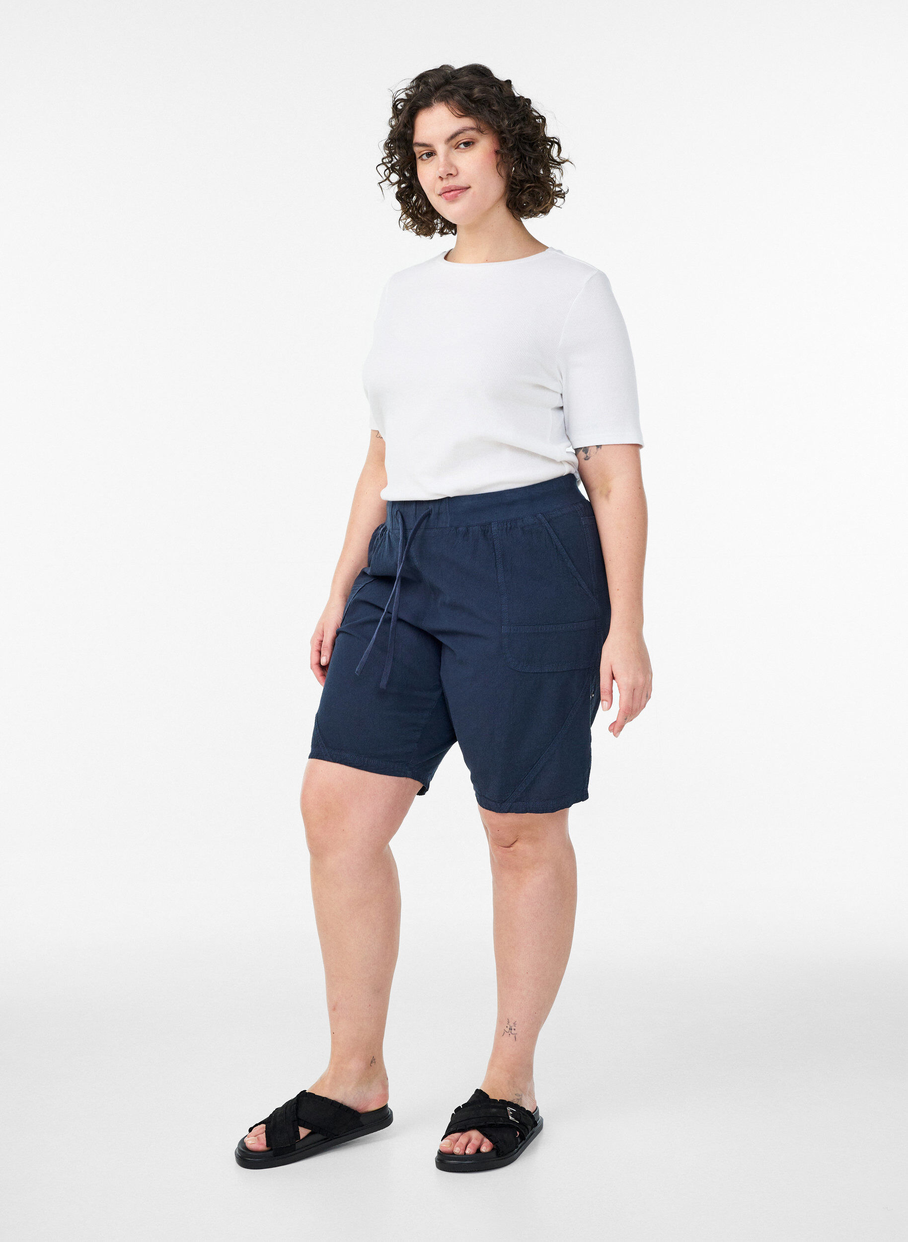 Zizzifashion Loose cotton shorts with pockets, Blue, Model image number 1