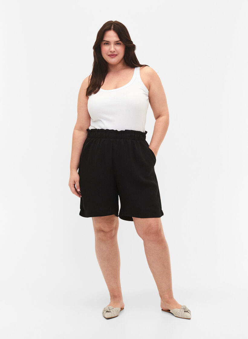 Loose shorts in viscose, Black, Model image number 3