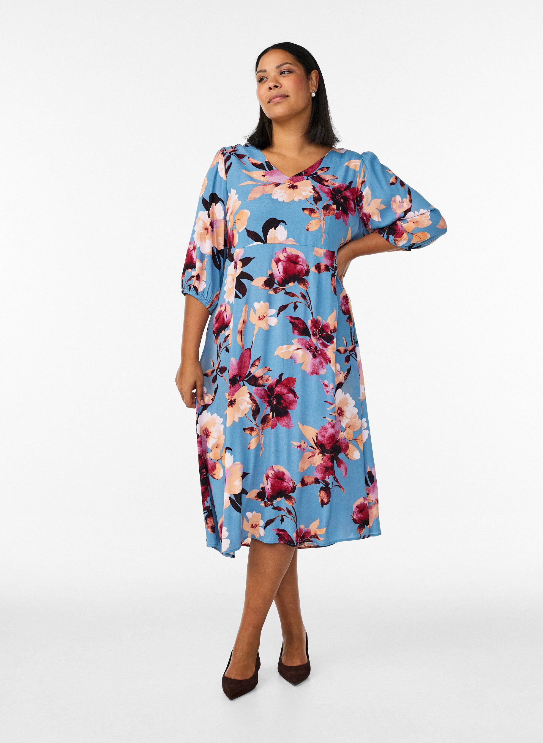 Zizzifashion Midi dress with floral print and 3/4 sleeves, Blue, Model image number 1