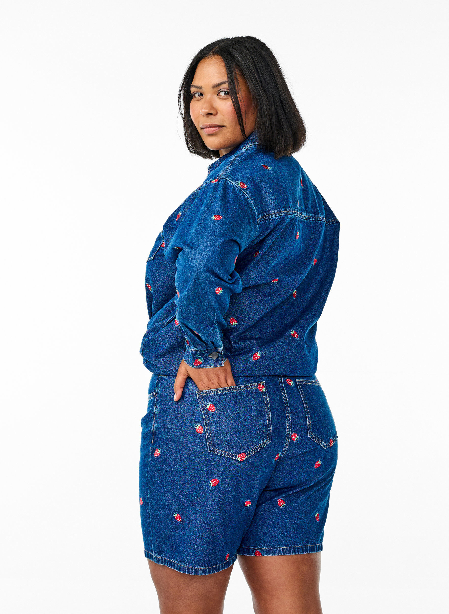Zizzifashion Denim shorts with embroidered strawberries, Blue, Model image number 1