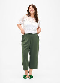 7/8 pants with loose fit, Thyme, Model