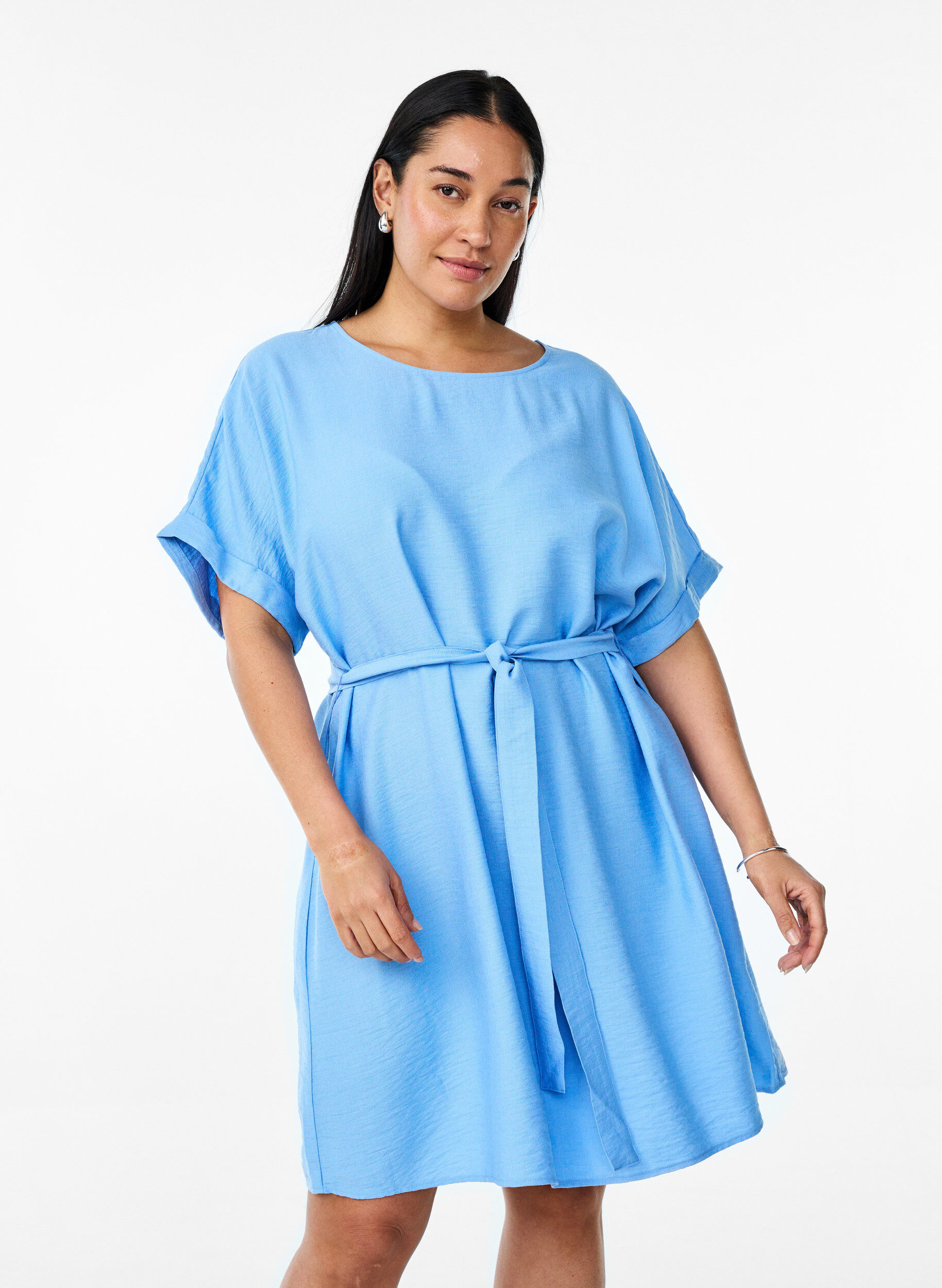 Short dress with loose fit and tie belt, Light Blue, Model