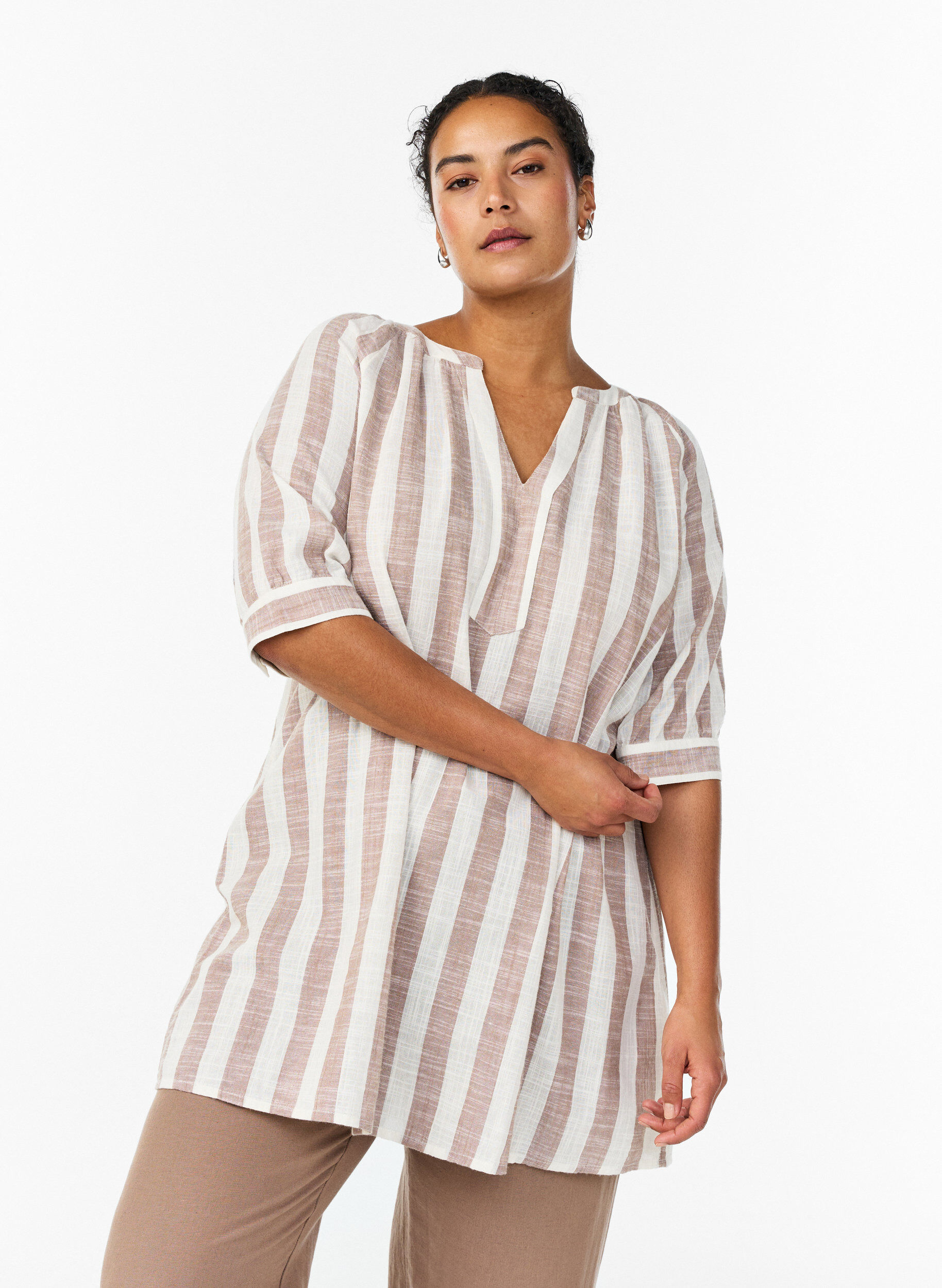 Cotton tunic with a V-neck, Beige, Model