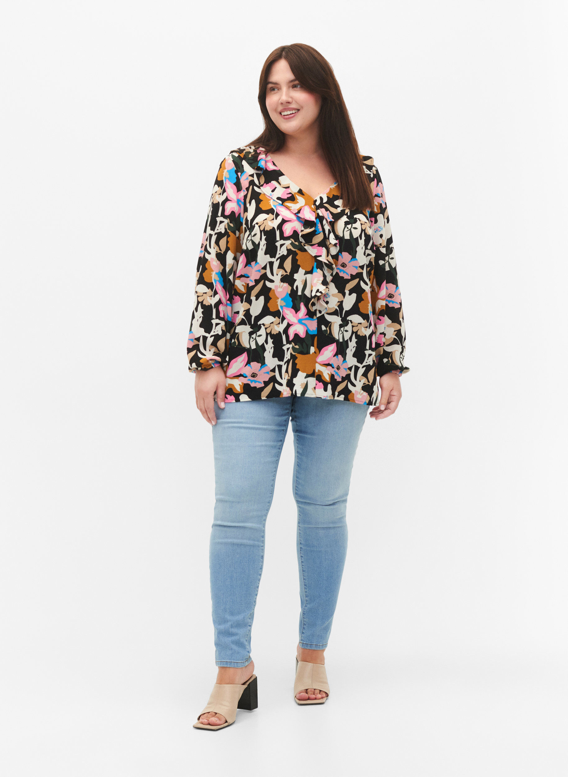 Zizzifashion Printed blouse with ruffles, Black Multi Flower, Model image number 3