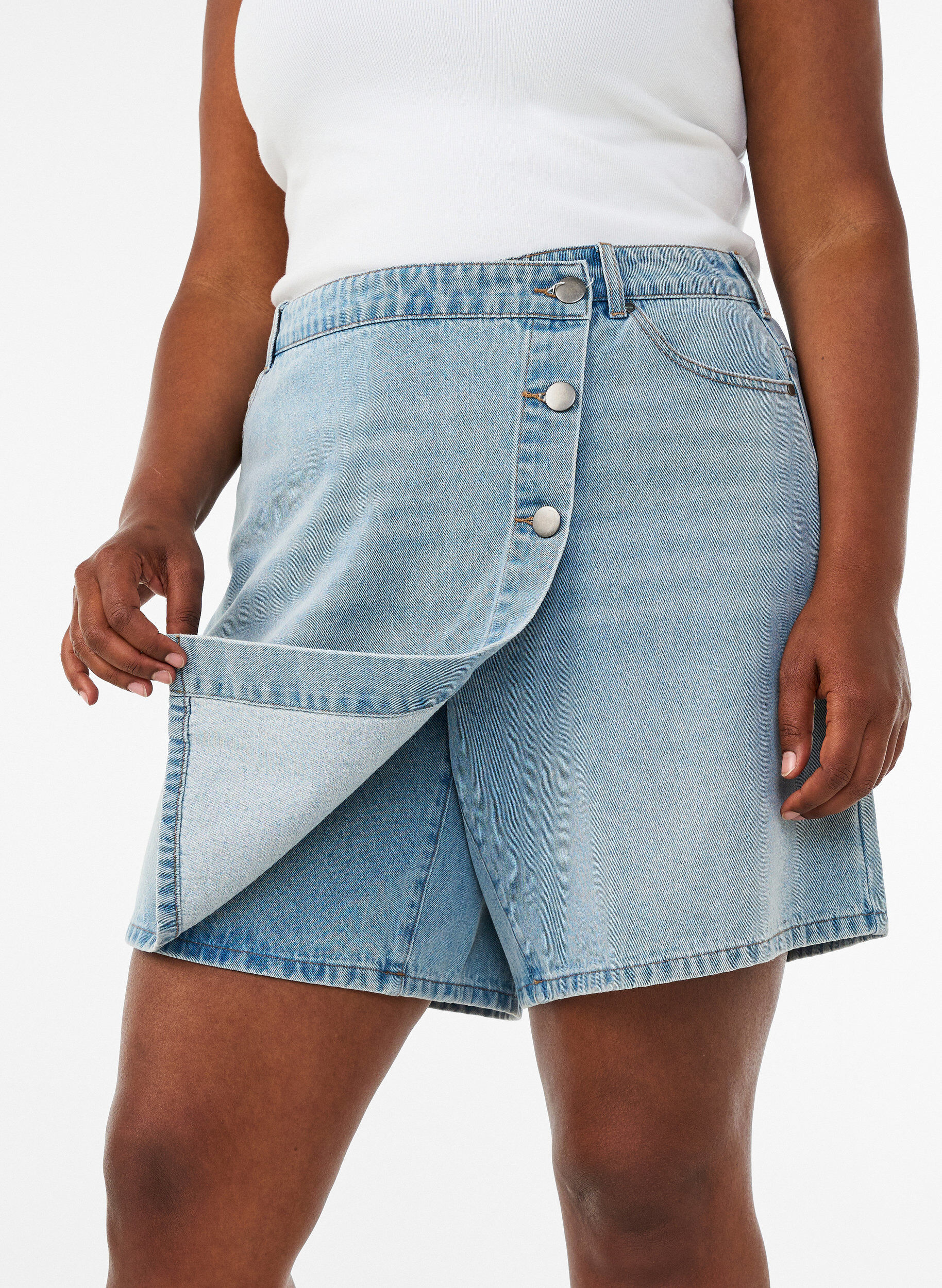 ZizzifashionDenim skorts with a wrap-over effect and high waist, Light Blue, Model image number 3
