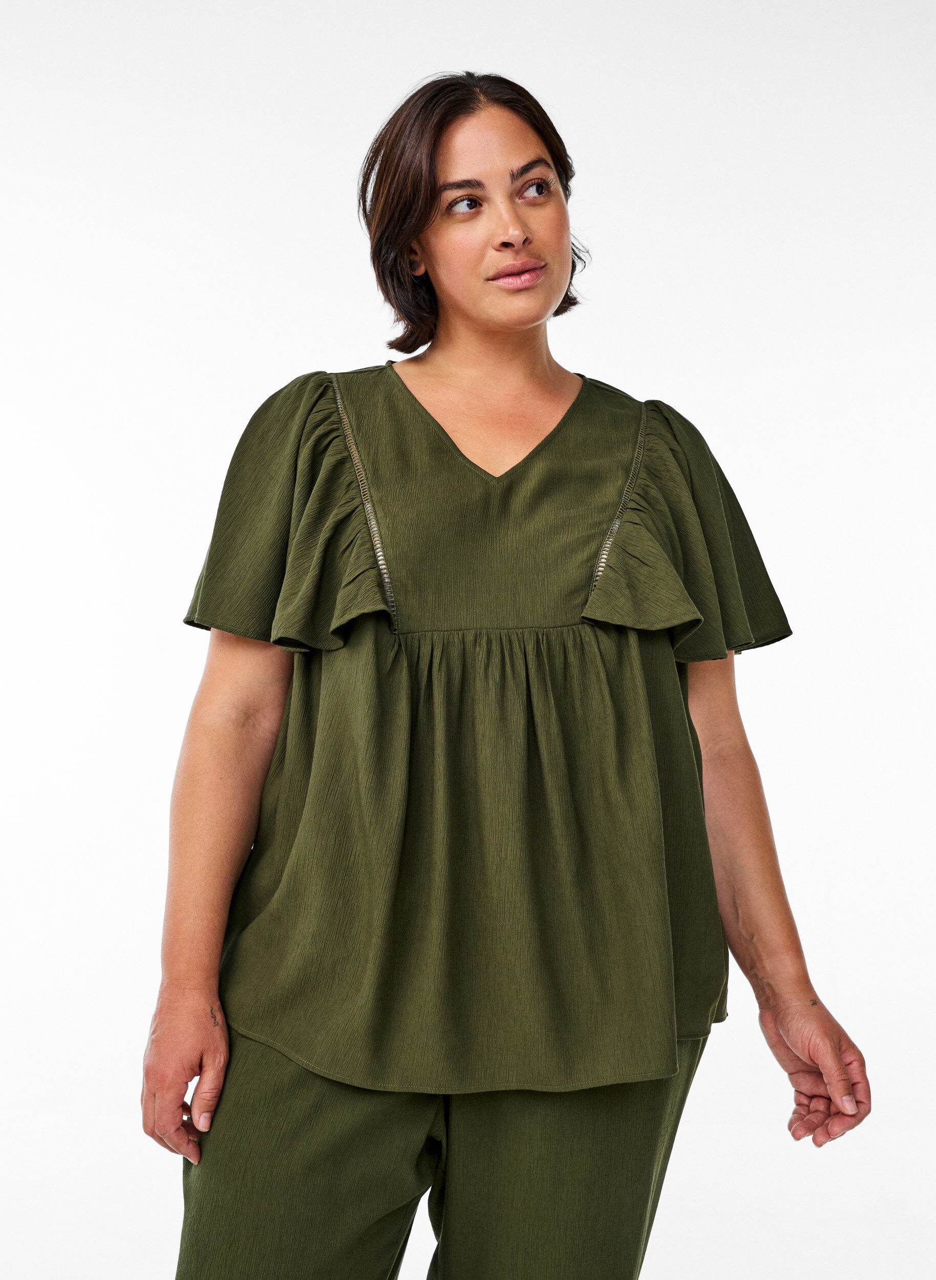 Blouse with short ruffle sleeves, Green, Model