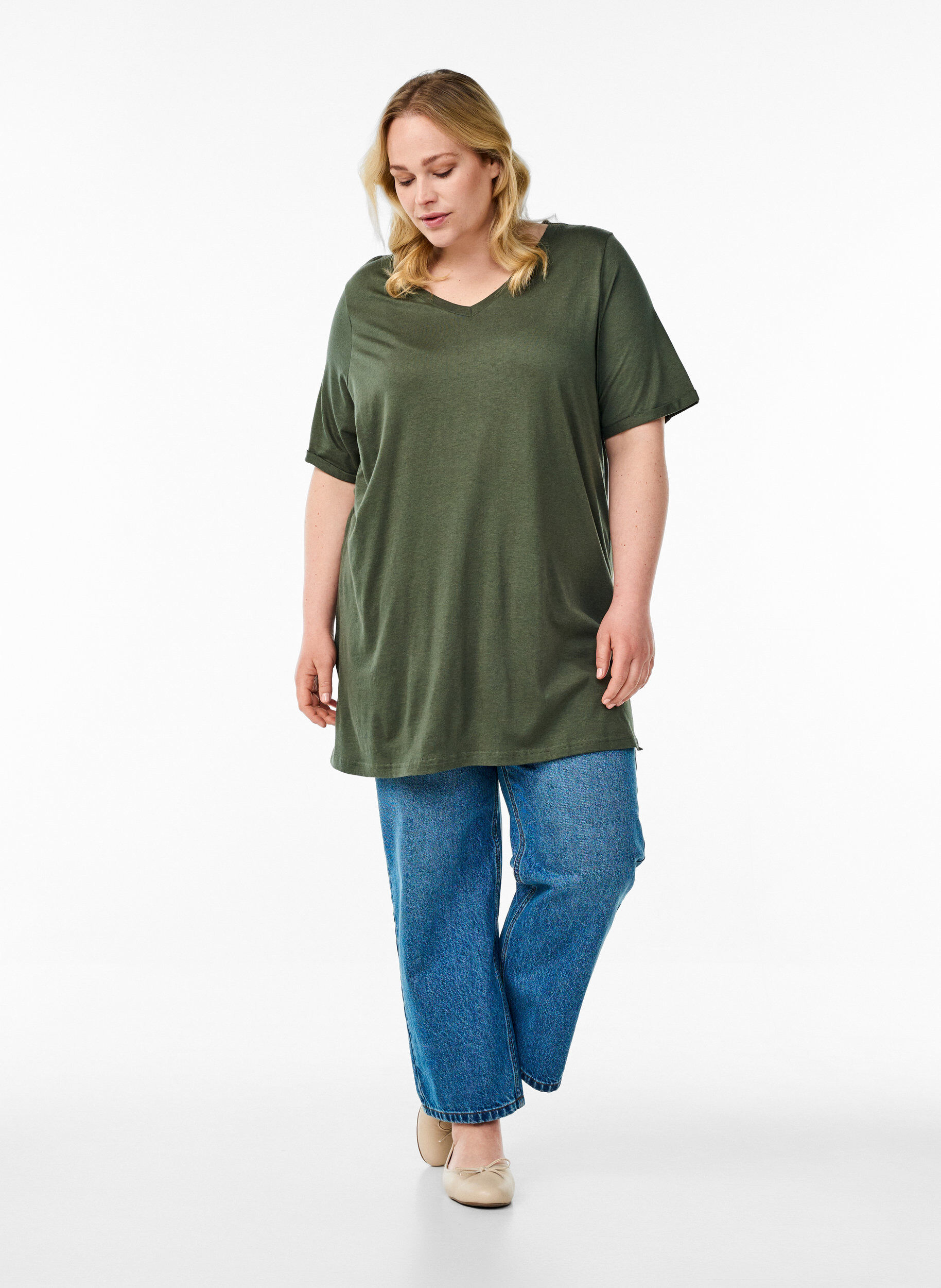 Zizzifashion Single colour oversized t-shirt with v-neck, Green, Model image number 1