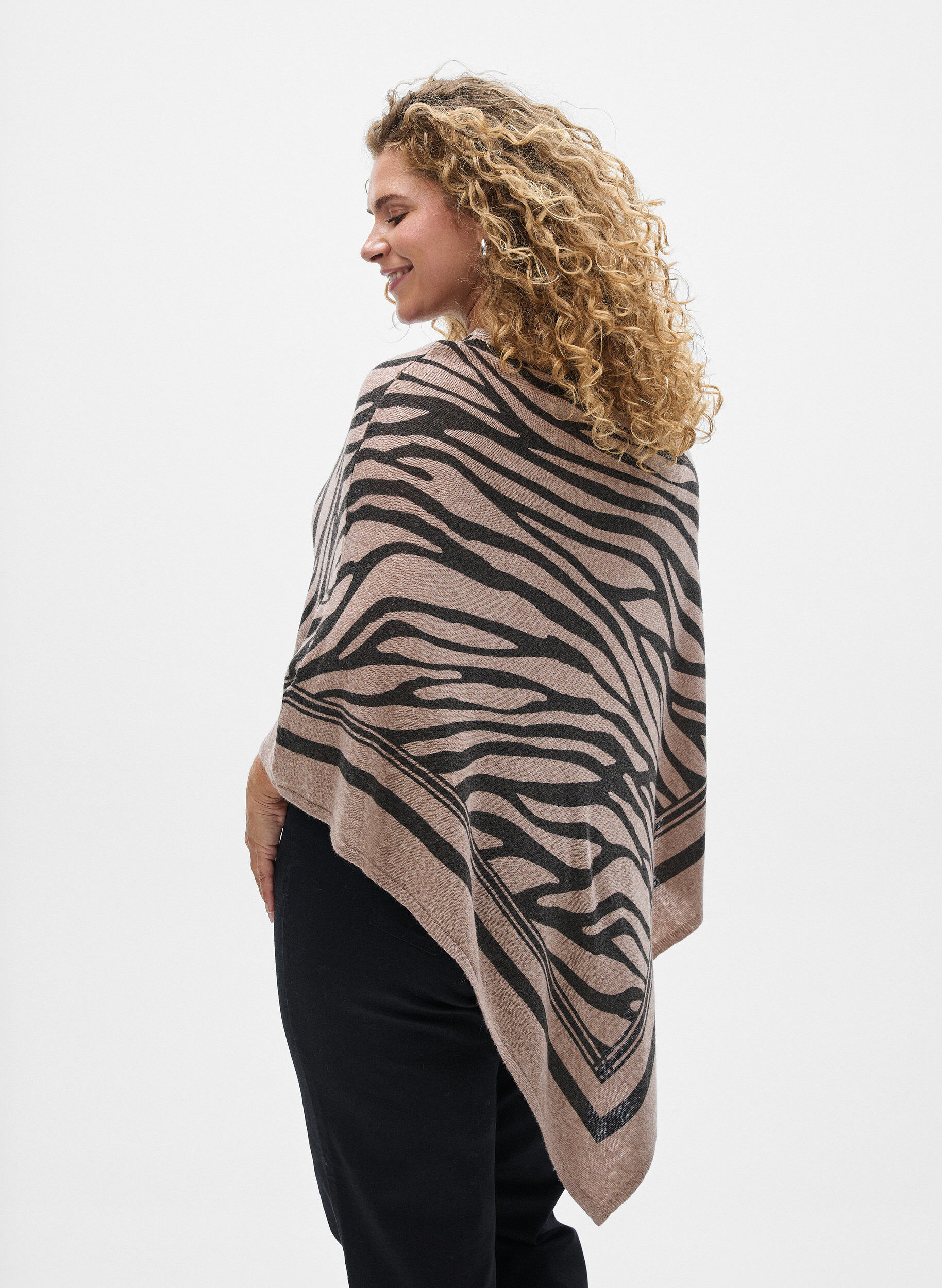 ZizzifashionFine-knit poncho, Black, Model image number 2