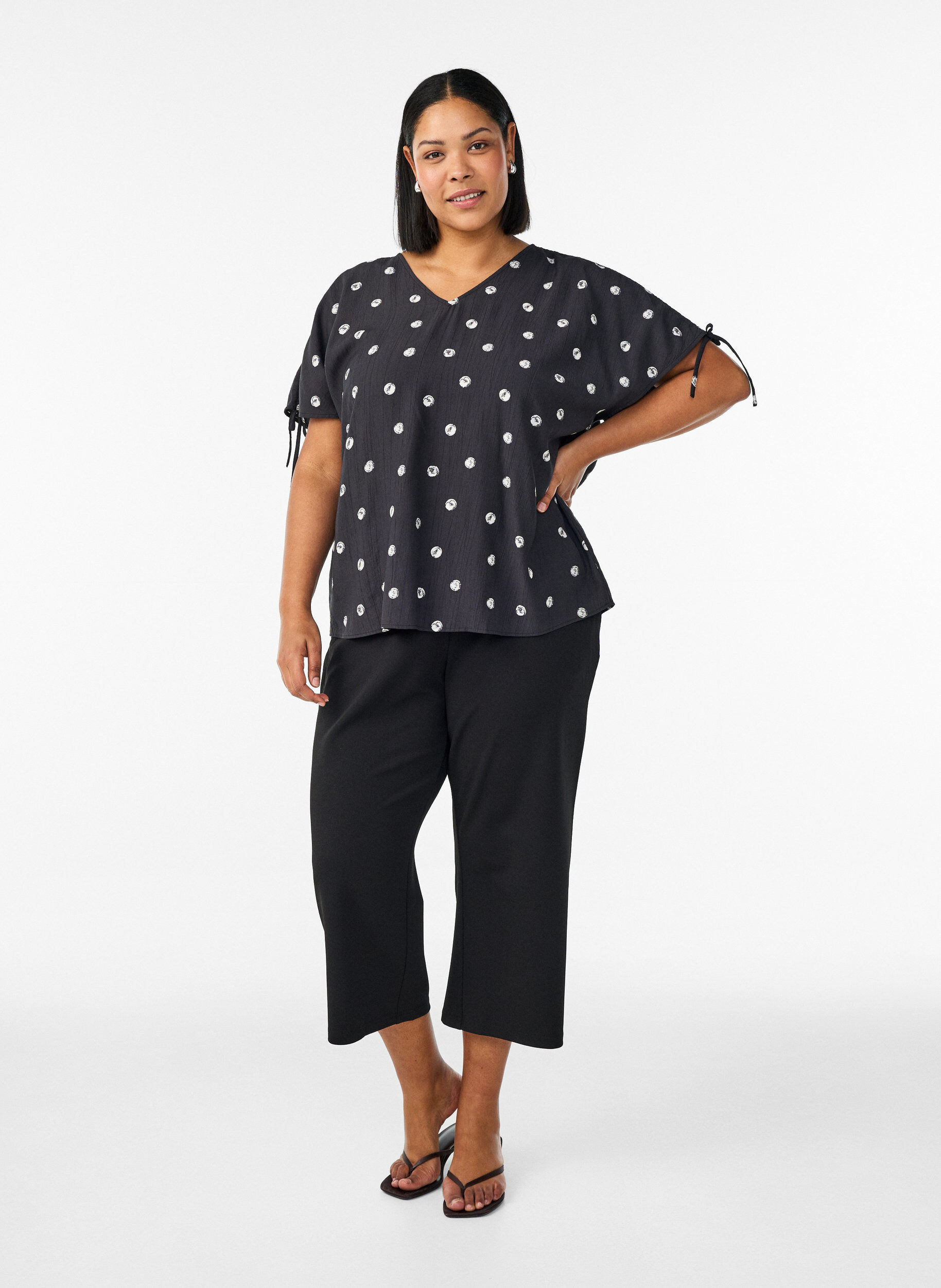 Zizzifashion Ankle length trousers with loose fit, Black, Model image number 1