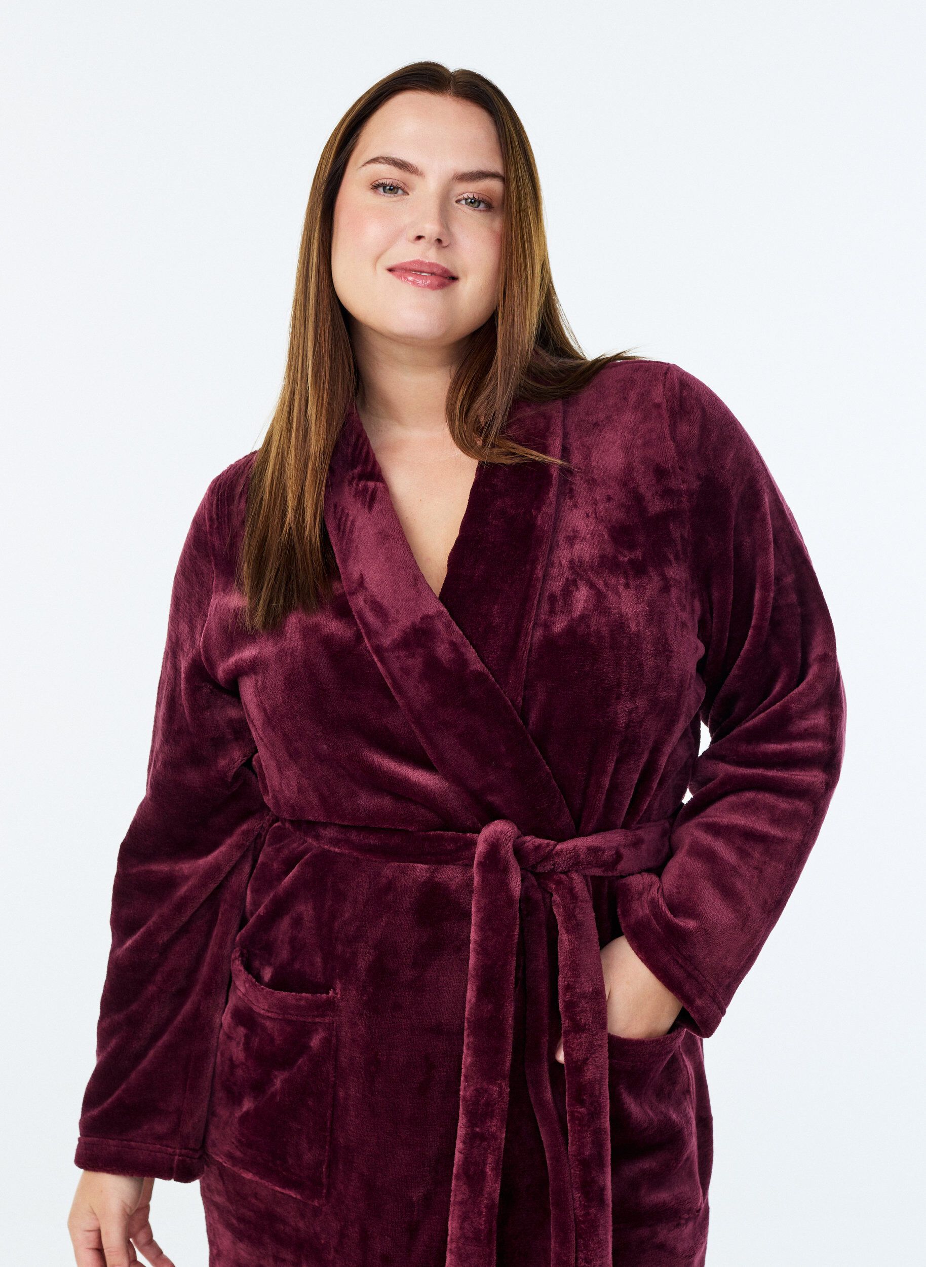 ZizzifashionRobe in soft velour with pockets, Dark Bordeaux, Model image number 2