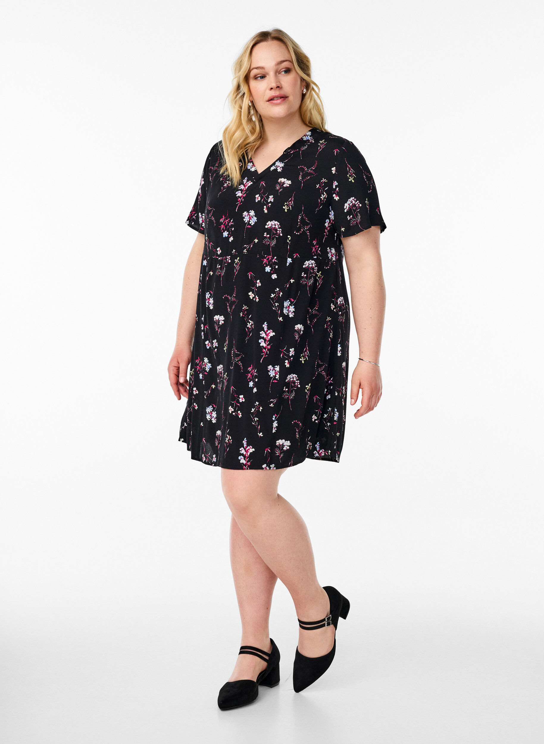 Zizzifashion Short dress with floral print, Black, Model image number 1