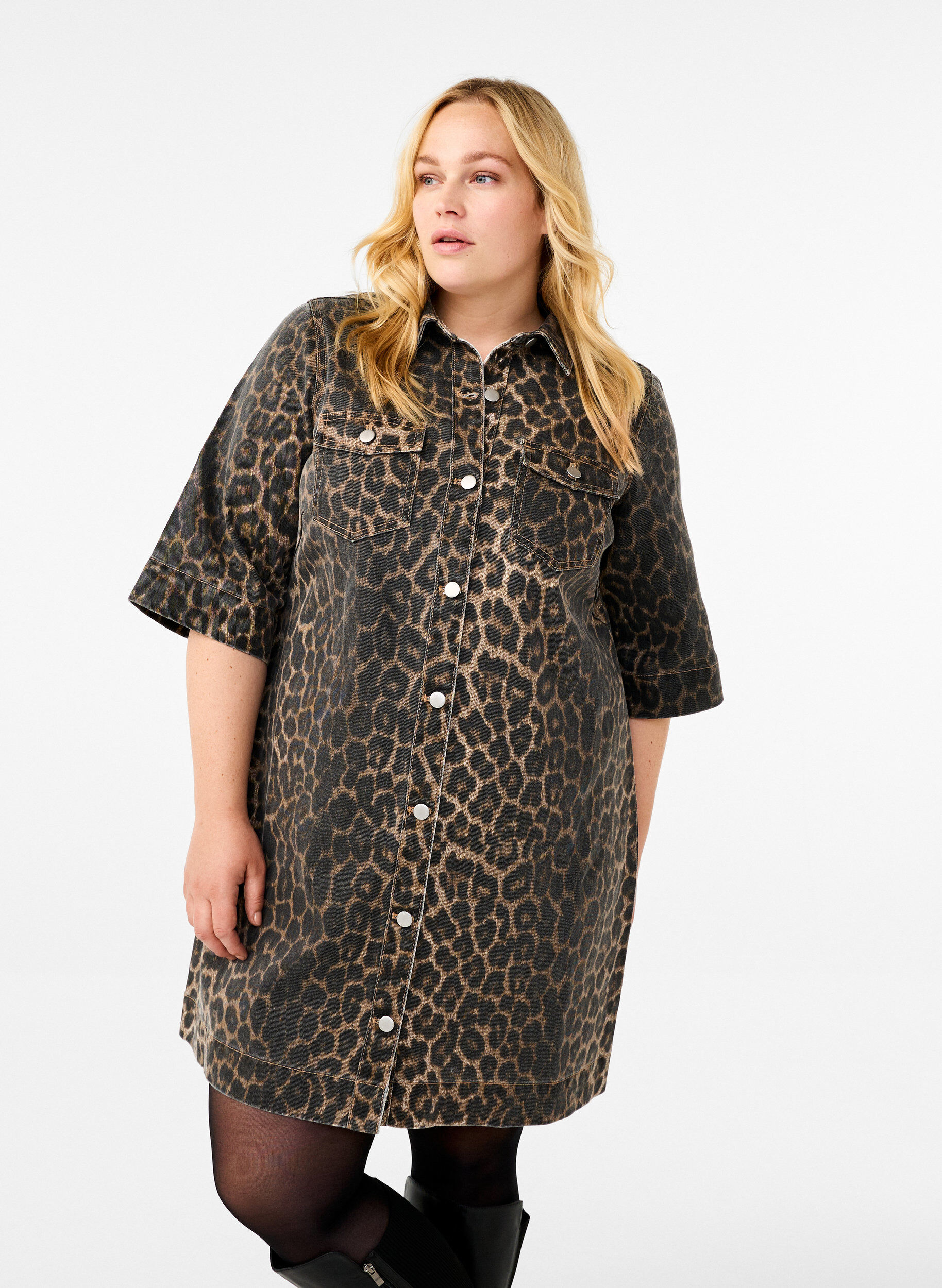 Zizzifashion Short-sleeved denim dress with leopard print, LEO AOP, Model image number 0