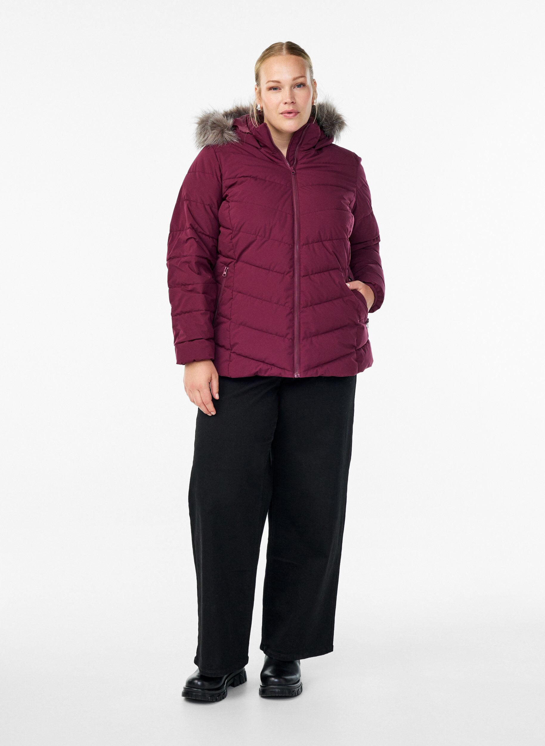 ZizzifashionShort puffer jacket with hood, Dark Bordeaux, Model image number 1
