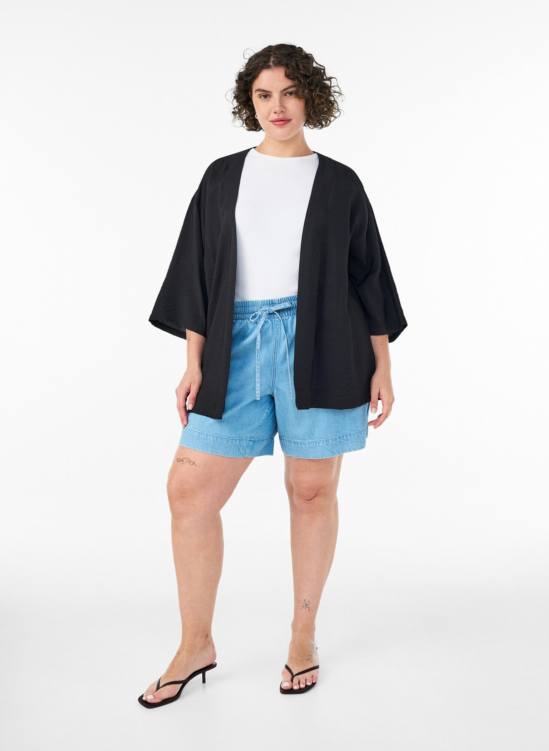 Zizzifashion Short viscose kimono with 3/4 sleeves, Black, Model image number 1