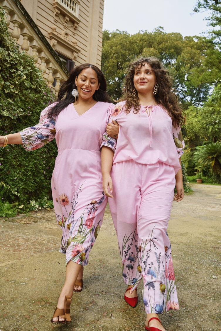 Floral details, , Model