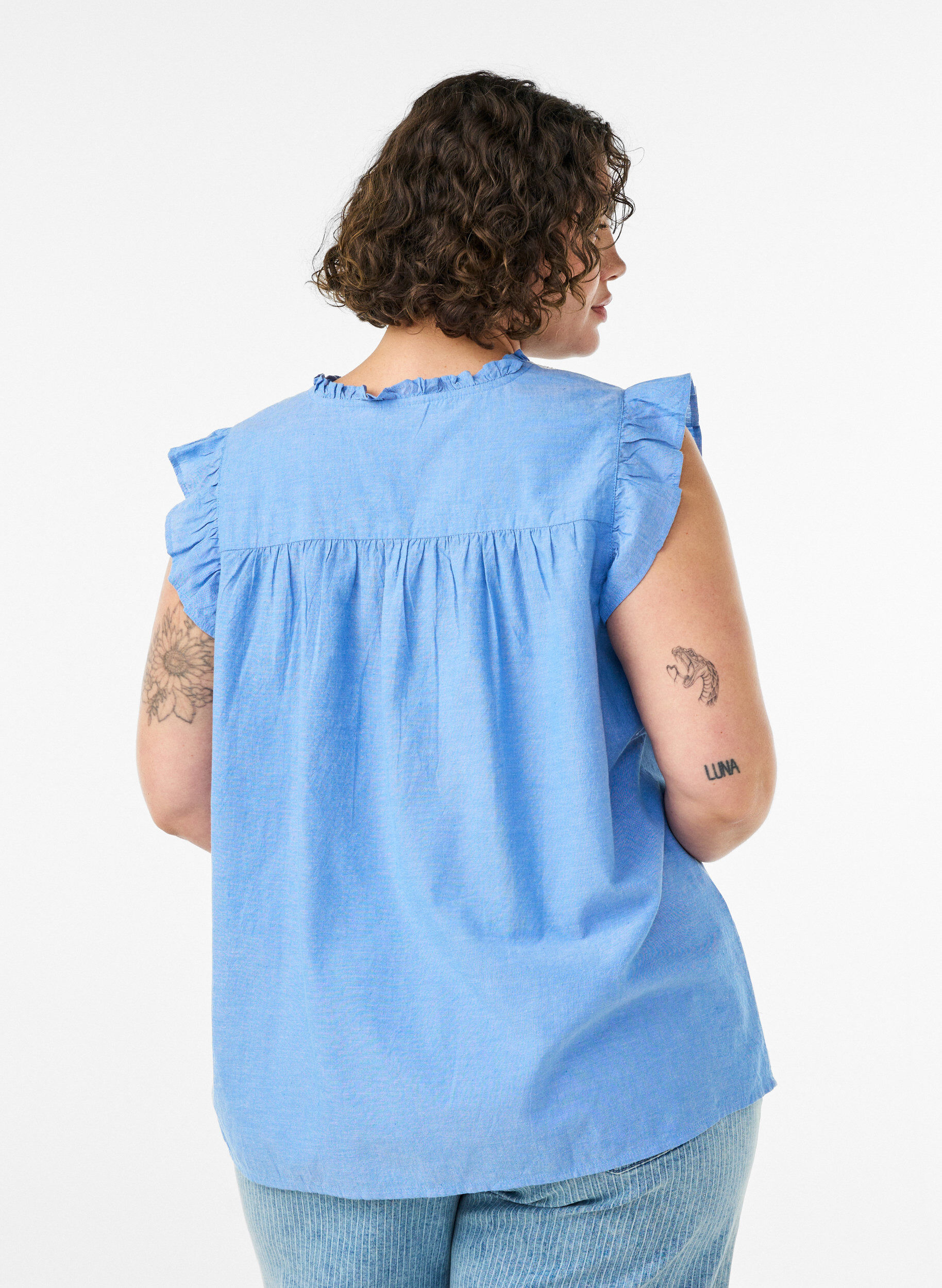 ZizzifashionSleeveless cotton blouse with ruffle edges, Light Blue, Model image number 2