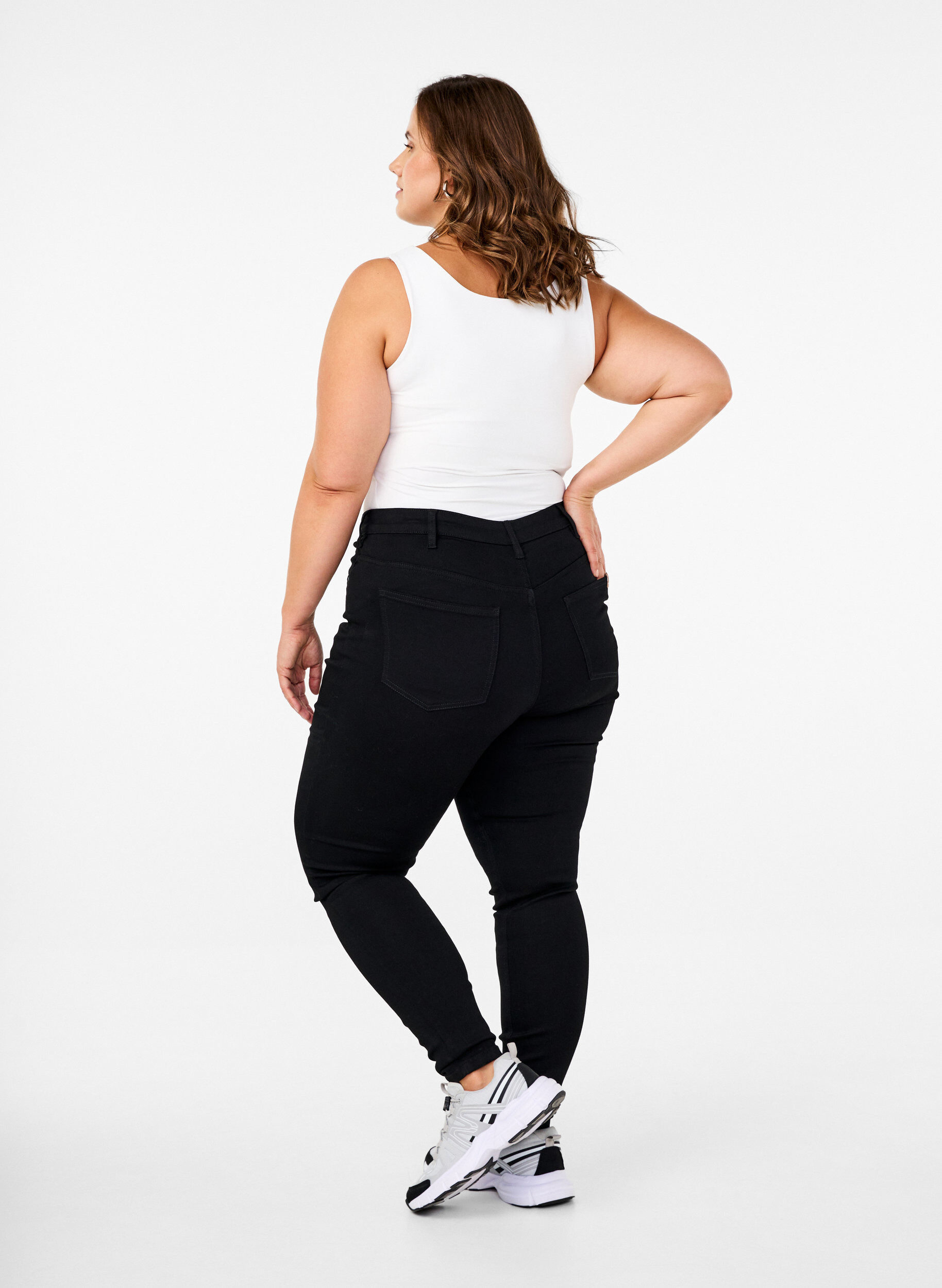 Zizzifashion High-waisted Amy jeans with button closure, Black, Model image number 1