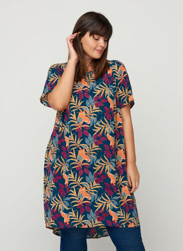 Short-sleeved tunic with a round neck, Green w. Leaf AOP, Model image number 0
