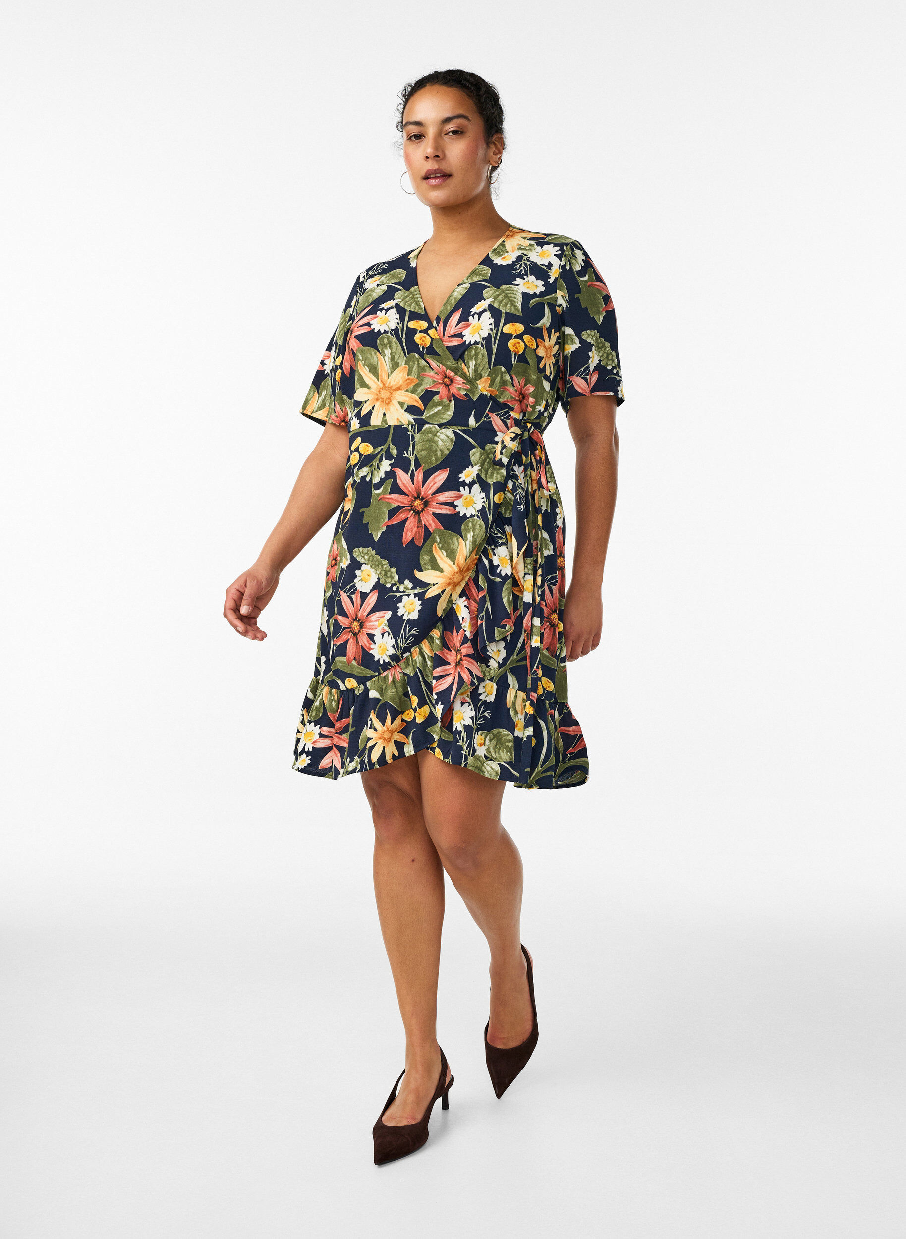 Zizzifashion Floral wrap dress with short sleeves, Blue, Model image number 1