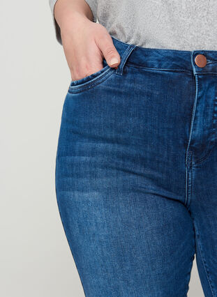 Amy denim shorts with a high waist, Blue denim, Model image number 2