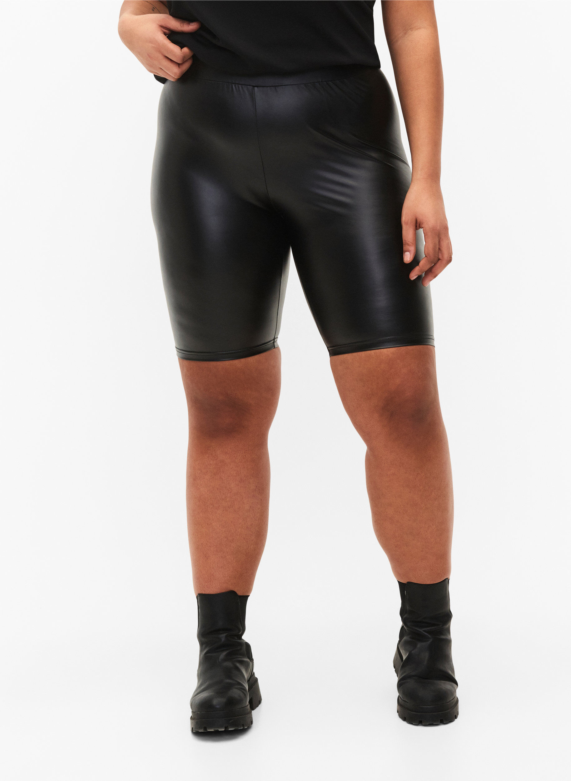 Zizzifashion Shiny tight-fitting high-waisted shorts, Black, Model image number 2