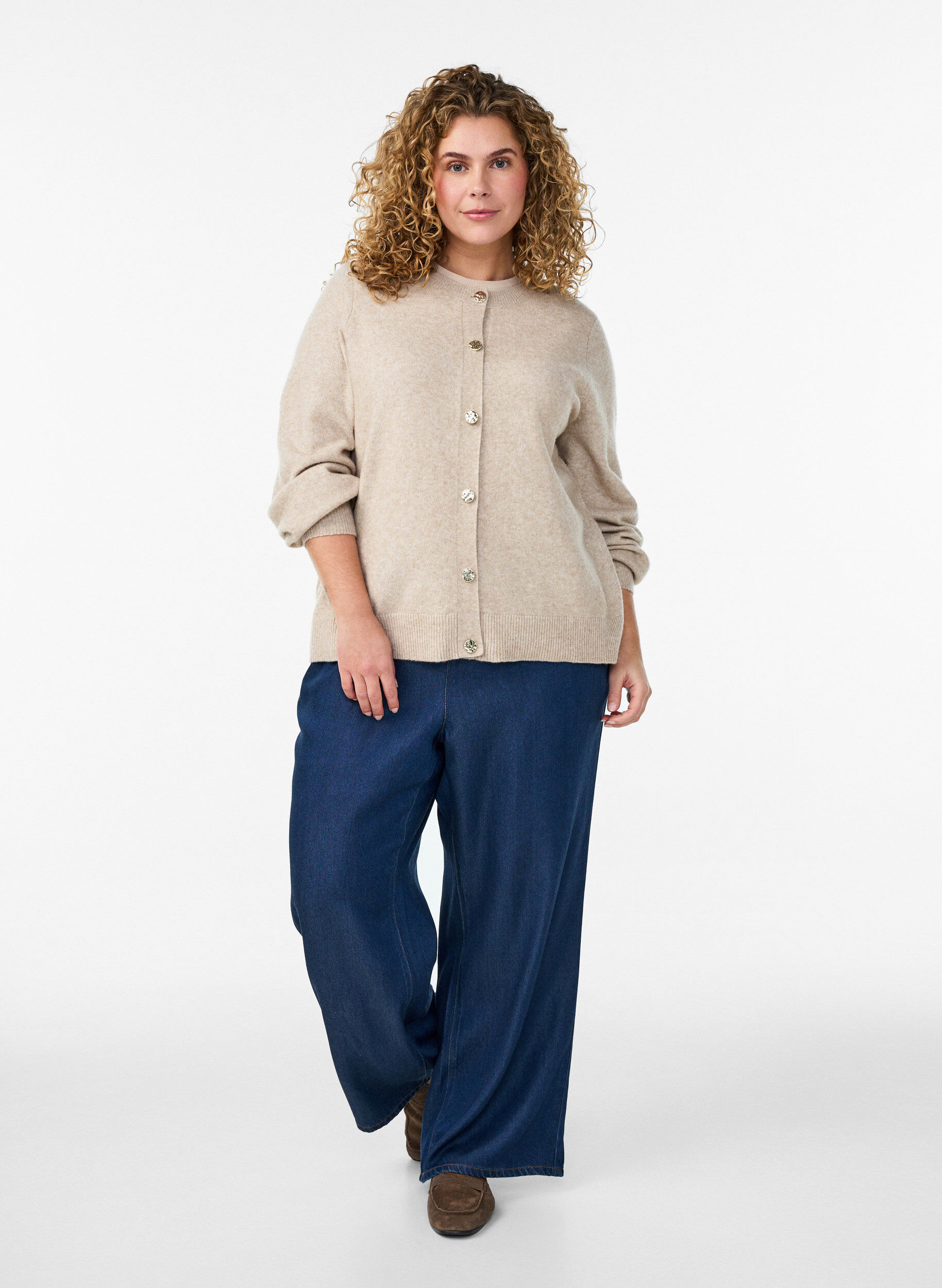 ZizzifashionCardigan in soft knit with gold-coloured buttons, Beige, Model image number 1
