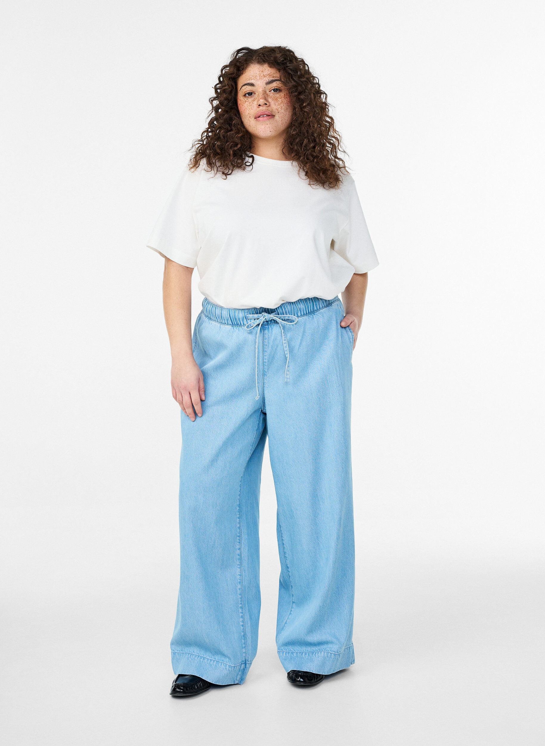 Zizzifashion Wide-leg denim joggers with a high waist, Light Blue, Model image number 0