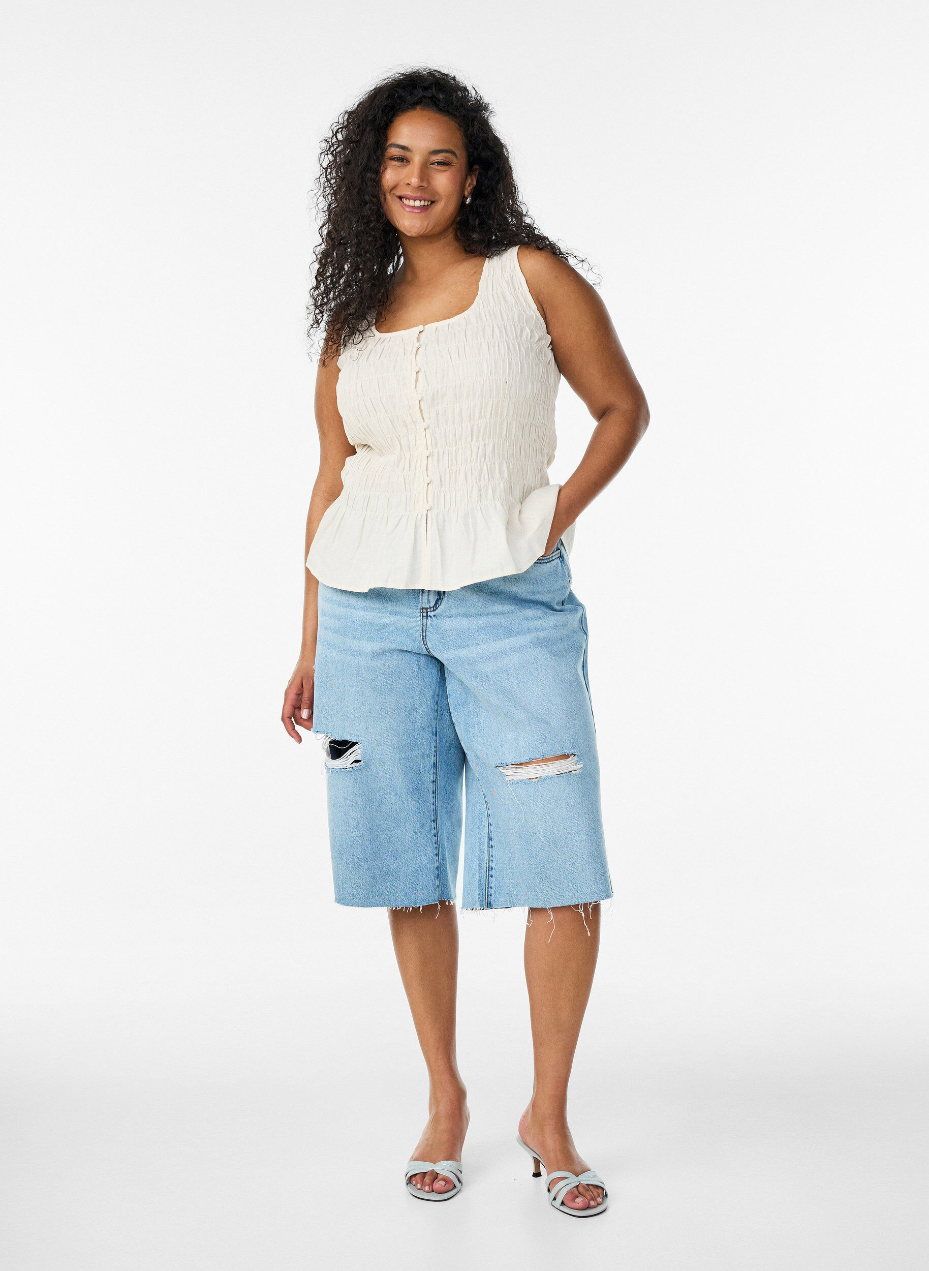 Zizzifashion Sleeveless cotton and linen top with smock, Vanilla, Model image number 1
