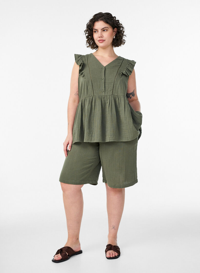 Loose cotton muslin shorts with a high waist, Green, Model image number 1