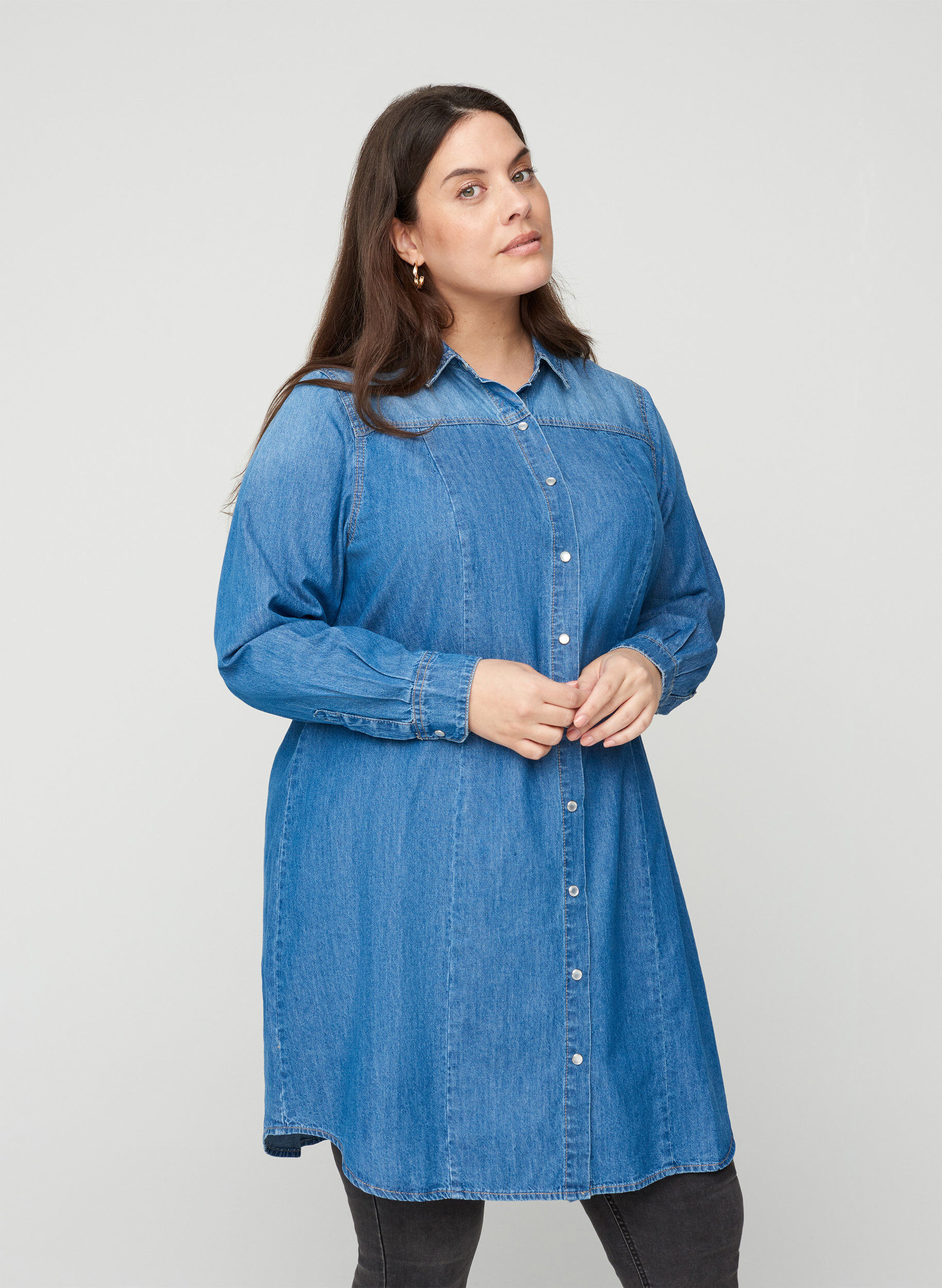Zizzifashion Long denim shirt in cotton, Blue denim, Model image number 0
