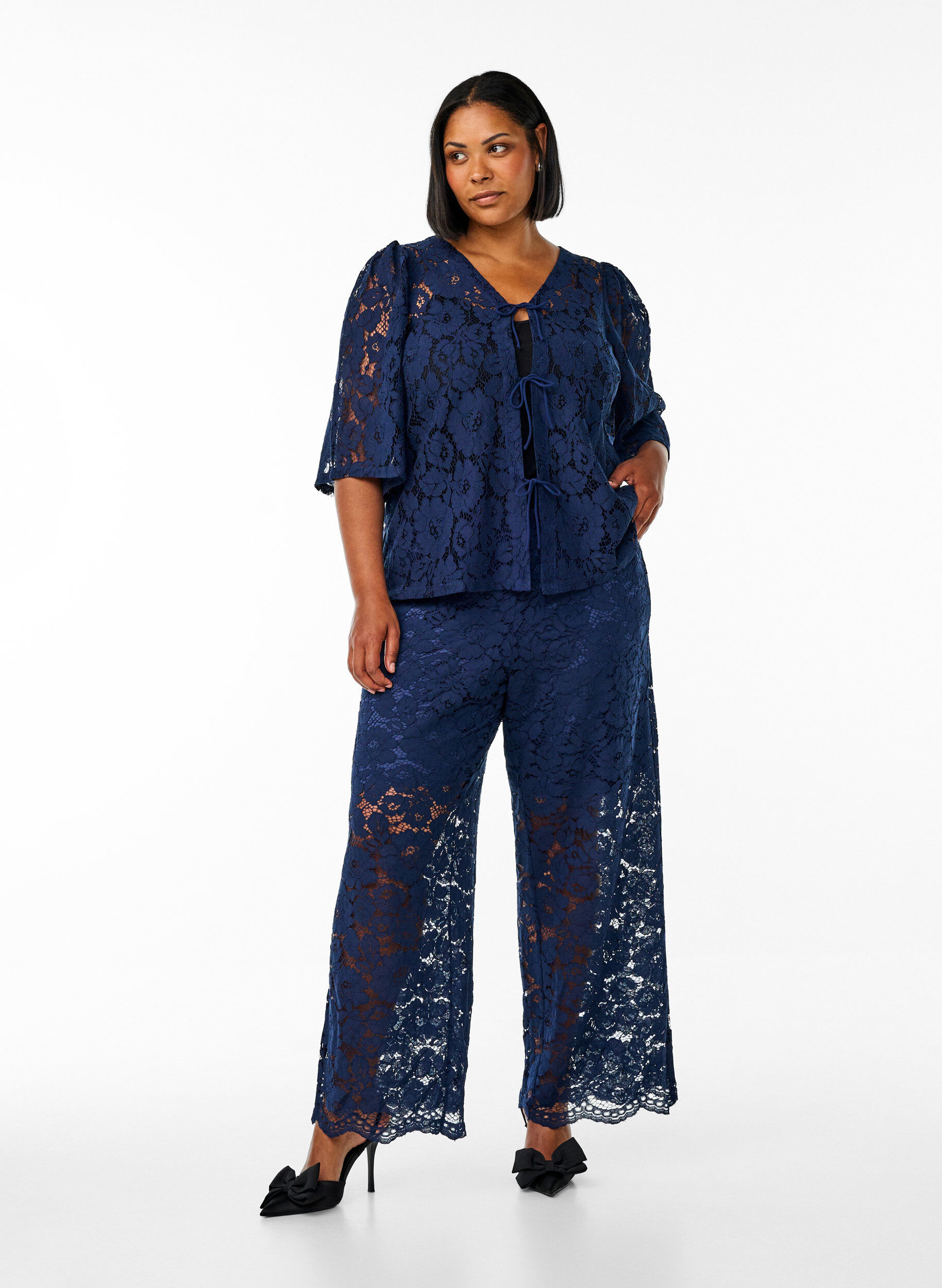 Lace trousers with a high waist and pockets, Blue, Model