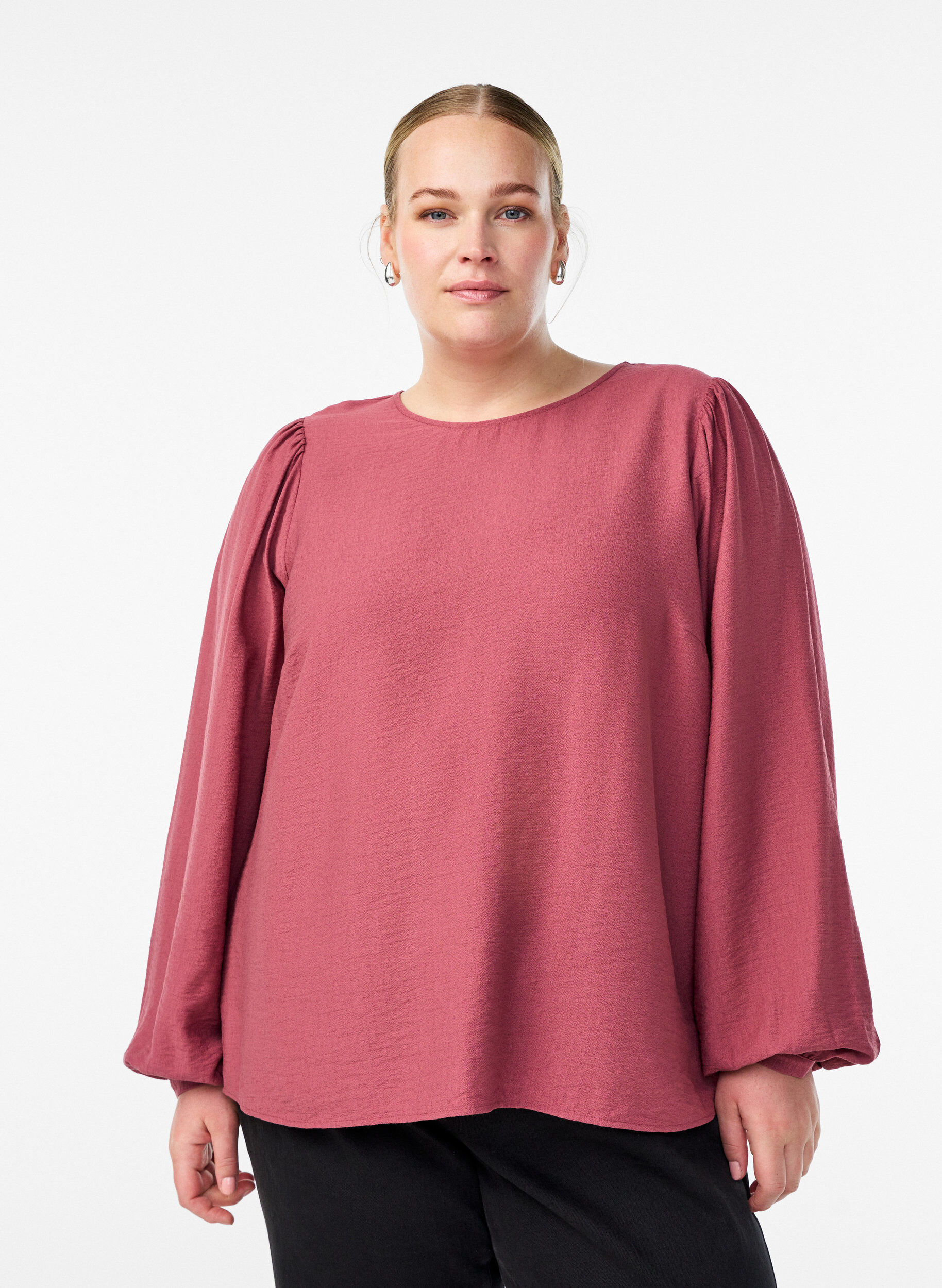 Long-sleeved viscose blouse, Rose, Model