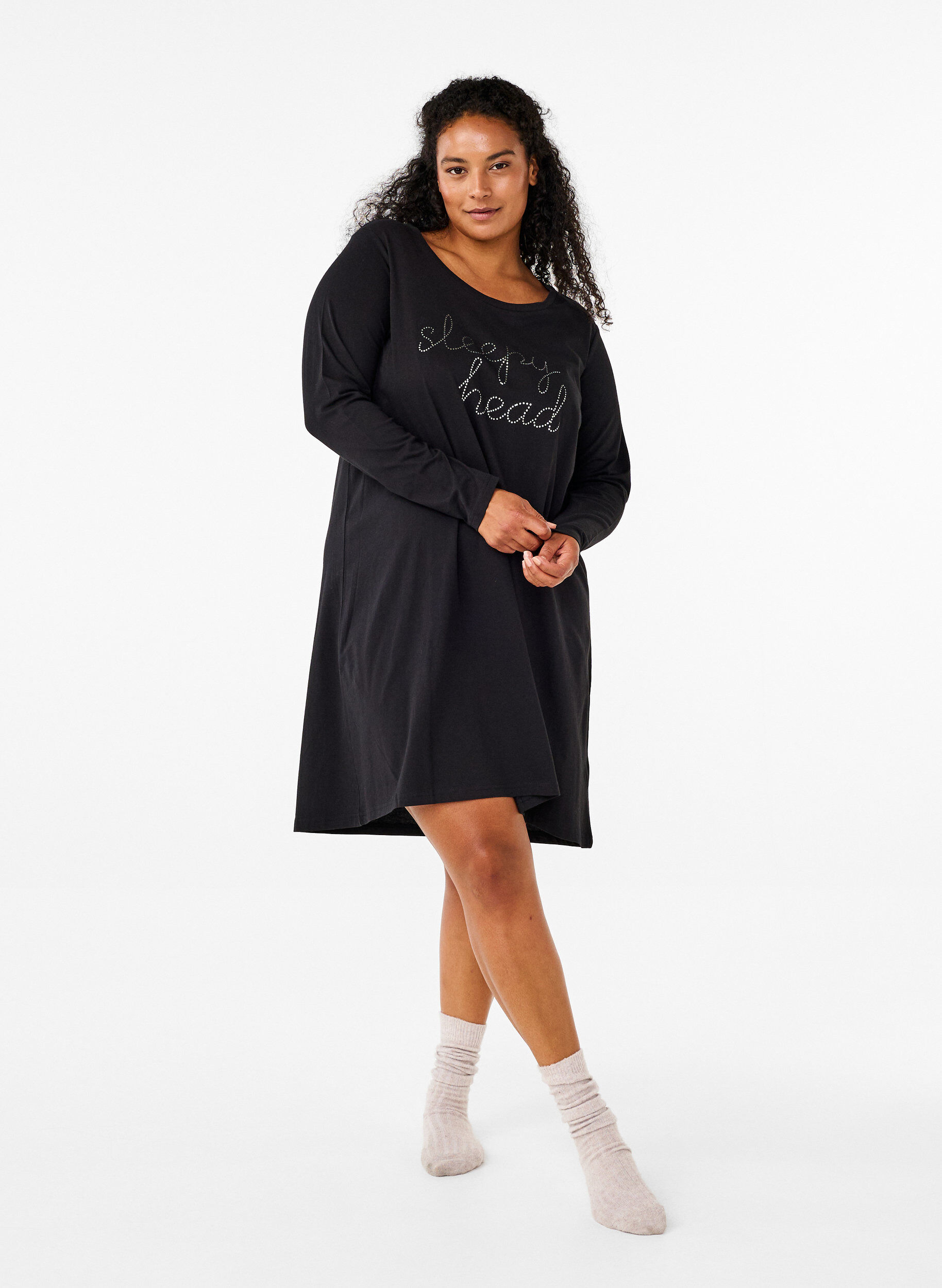 Zizzifashion Long-sleeved nightgown in organic cotton, Black, Model image number 1