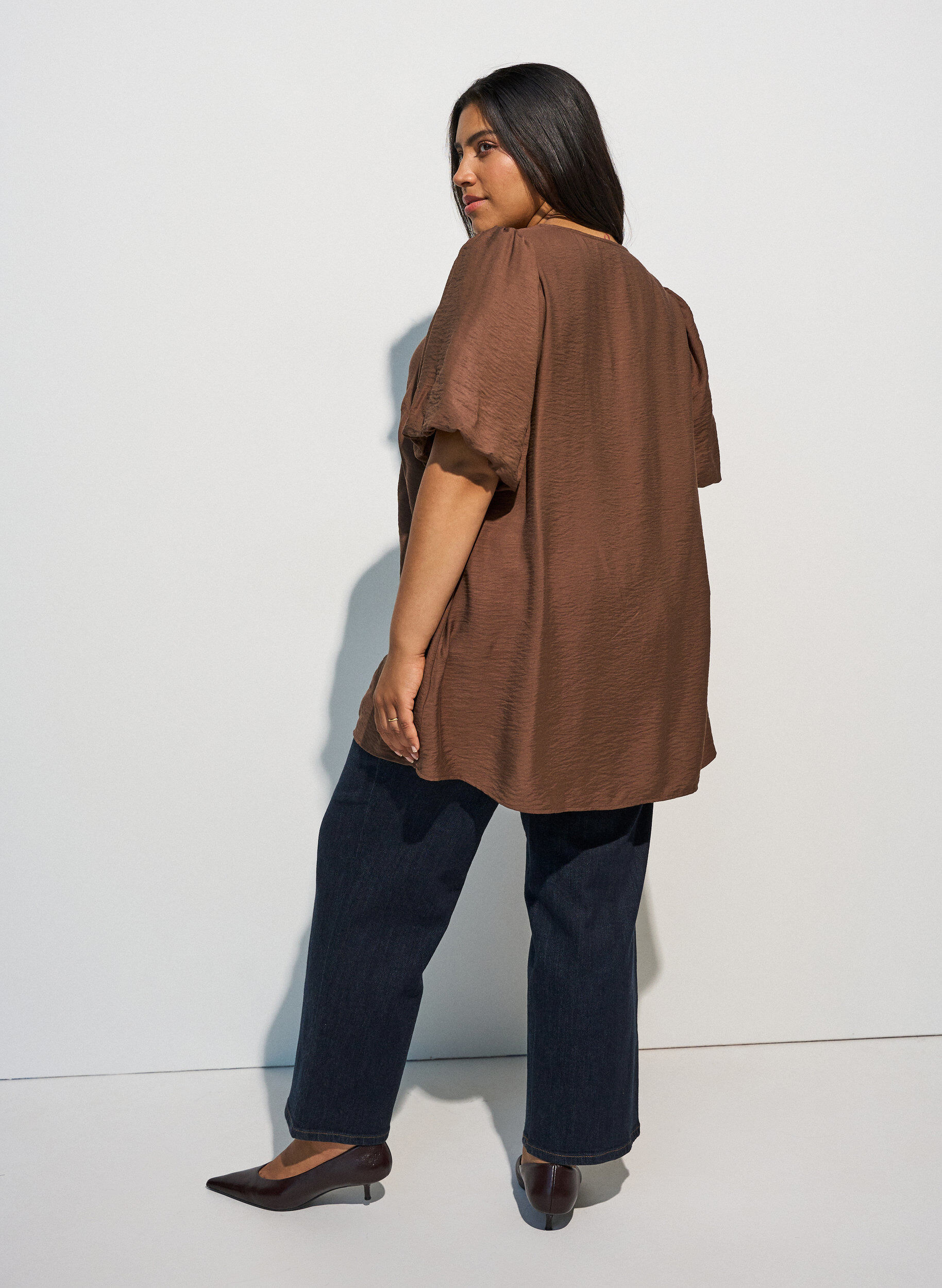 ZizzifashionTunic with balloon sleeves and a V-neck, Brown, Model image number 2