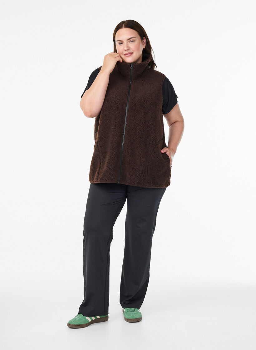 Teddy fleece gilet with zipper and pockets, Hot Fudge, Model image number 2