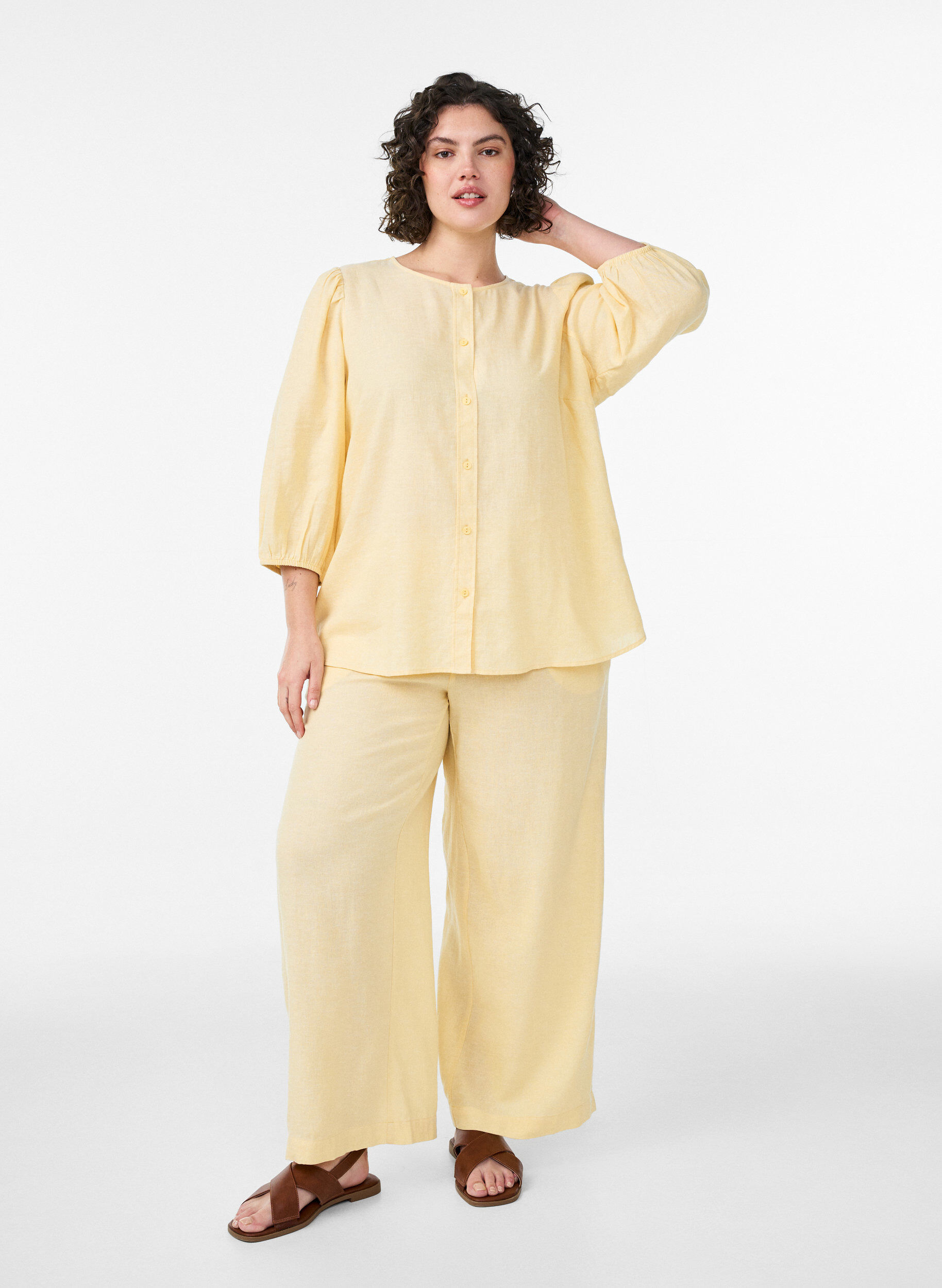 Wide-leg linen and viscose trousers, Yellow, Model