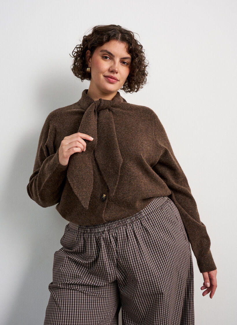 Cardigan with bow ties and buttons, Brown, Model image number 0