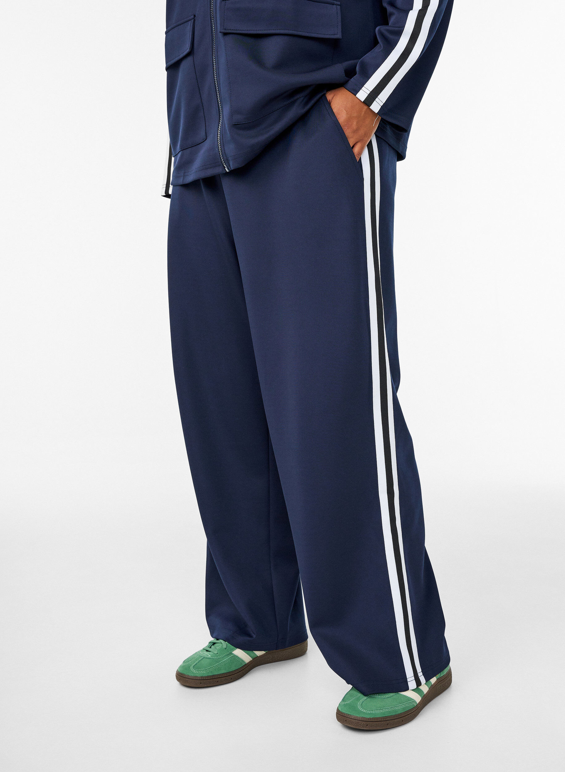Zizzifashion Track pants with high waist and sporty stripes, Blue, Model image number 2