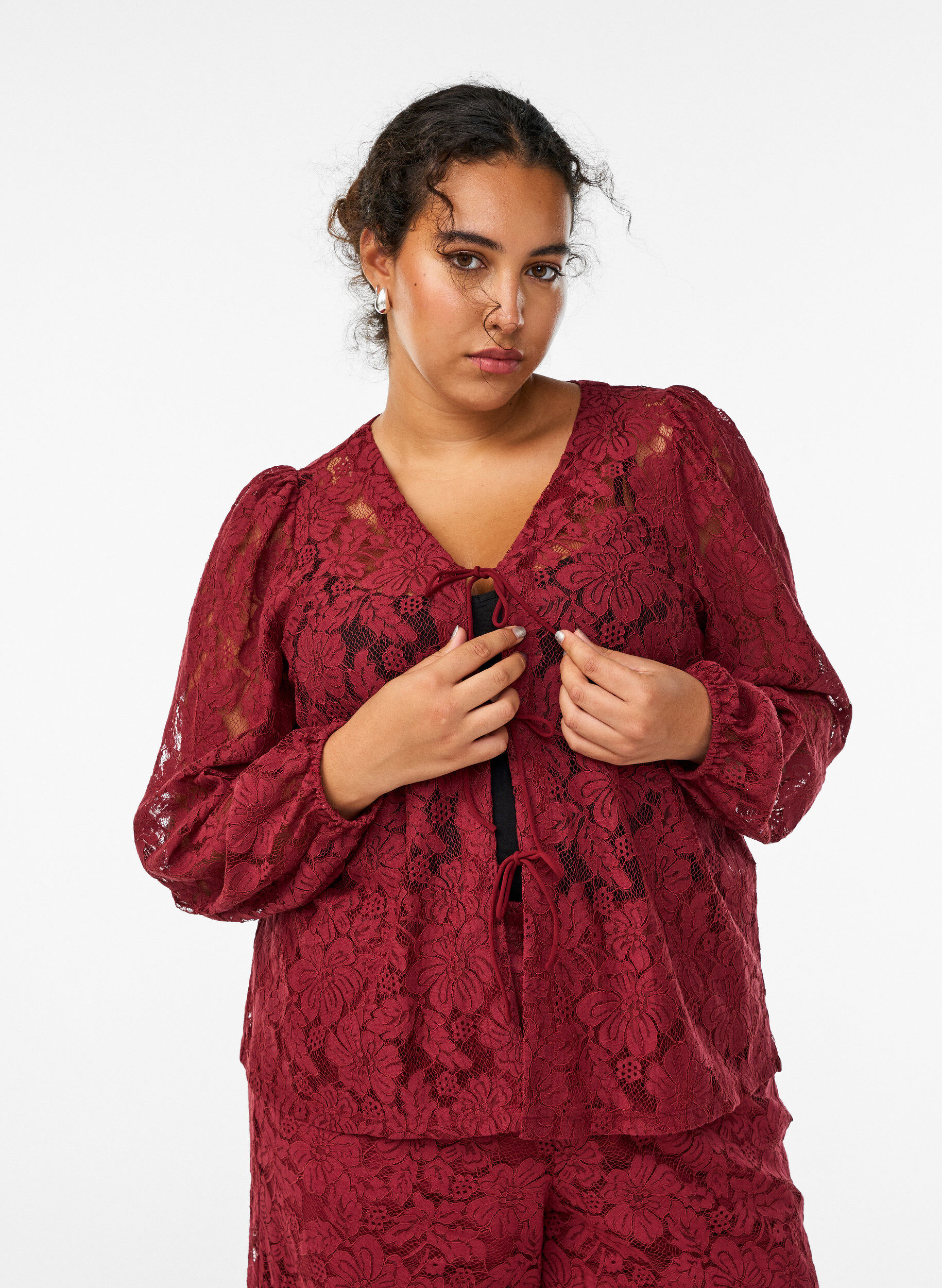Lace blouse with open front and tie strings, Dark Bordeaux, Model