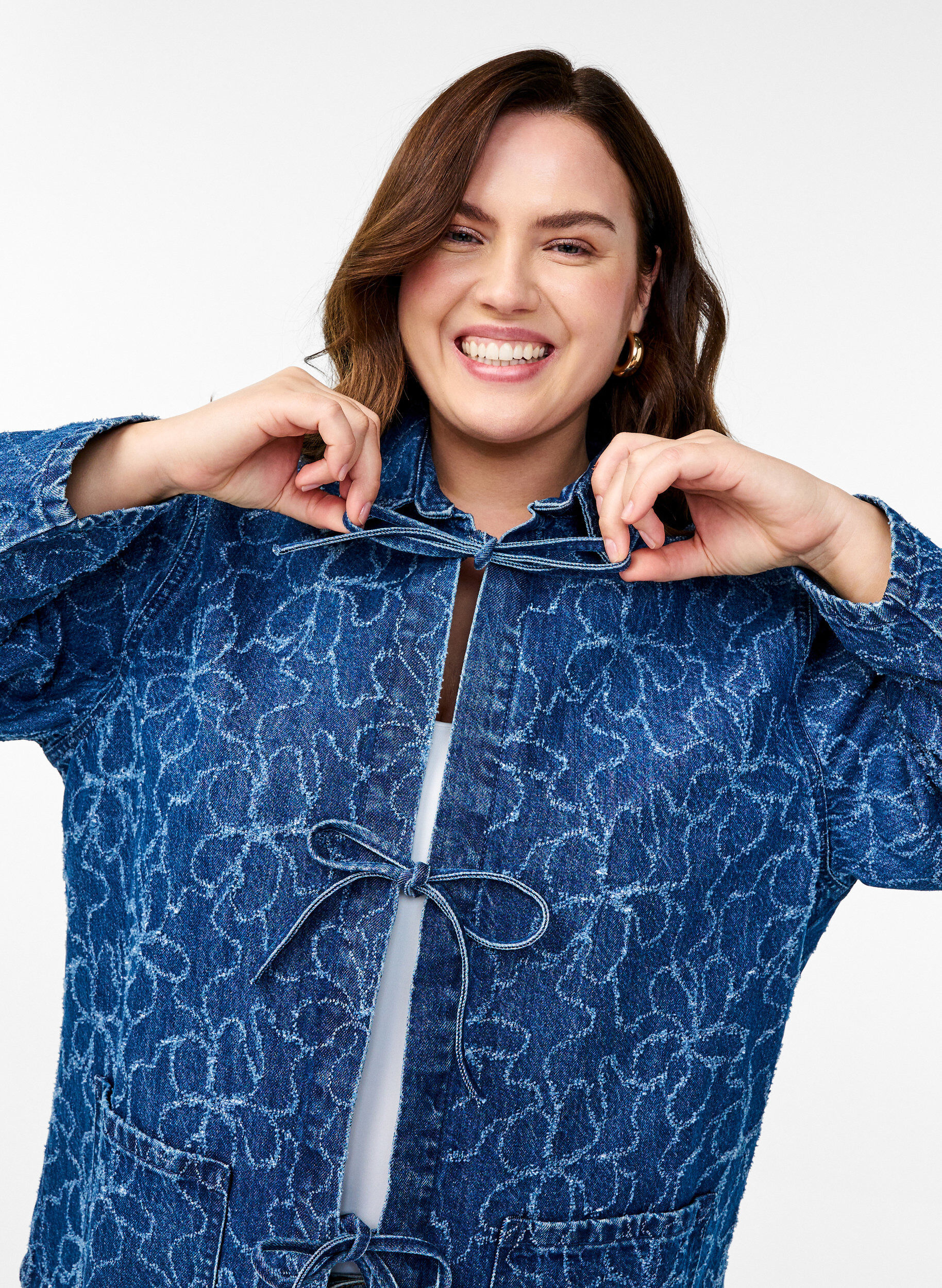 Zizzifashion Denim jacket with tie fastening and pockets, Blue Denim Destroy, Model image number 2