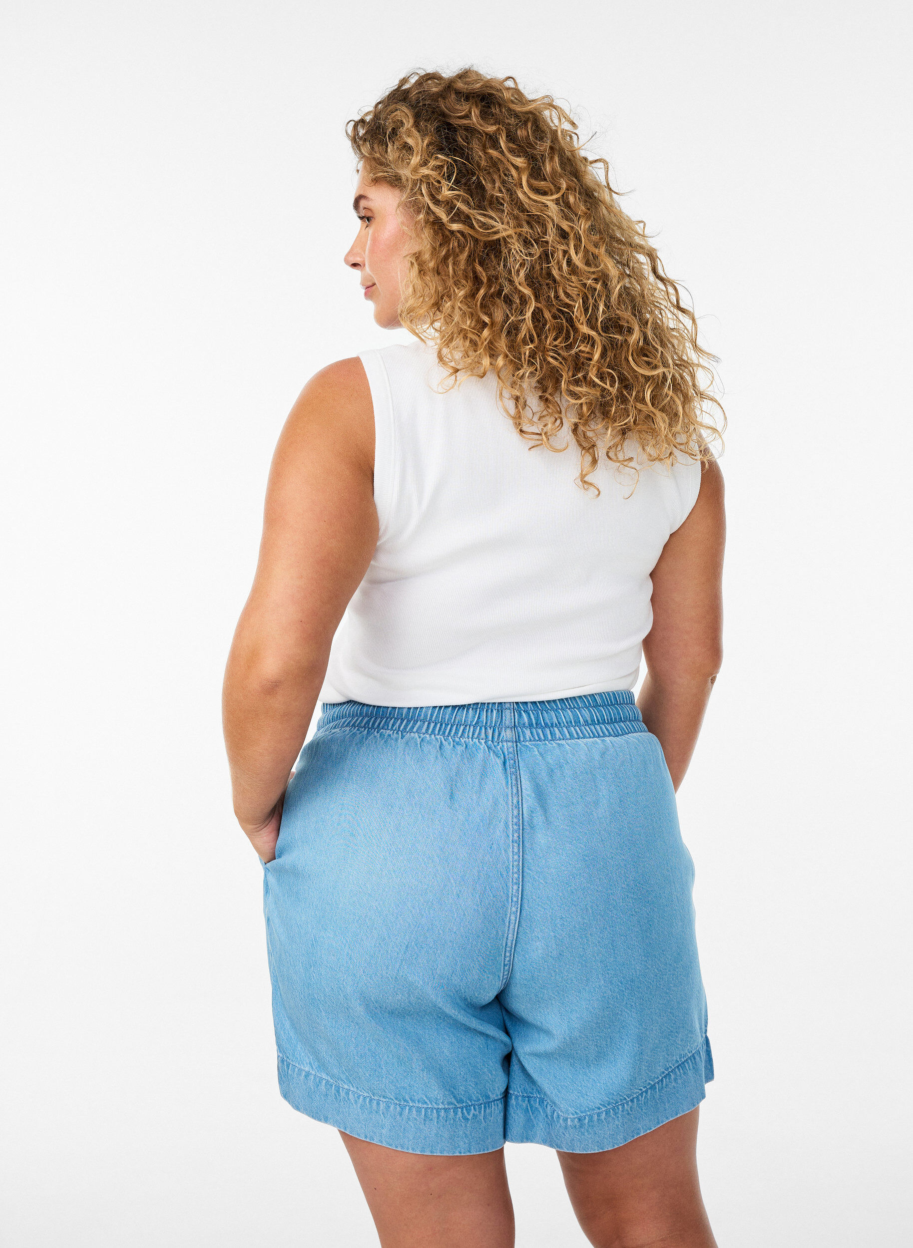 Zizzifashion Denim-look shorts with an elasticated waist and drawstring, Light Blue, Model image number 2