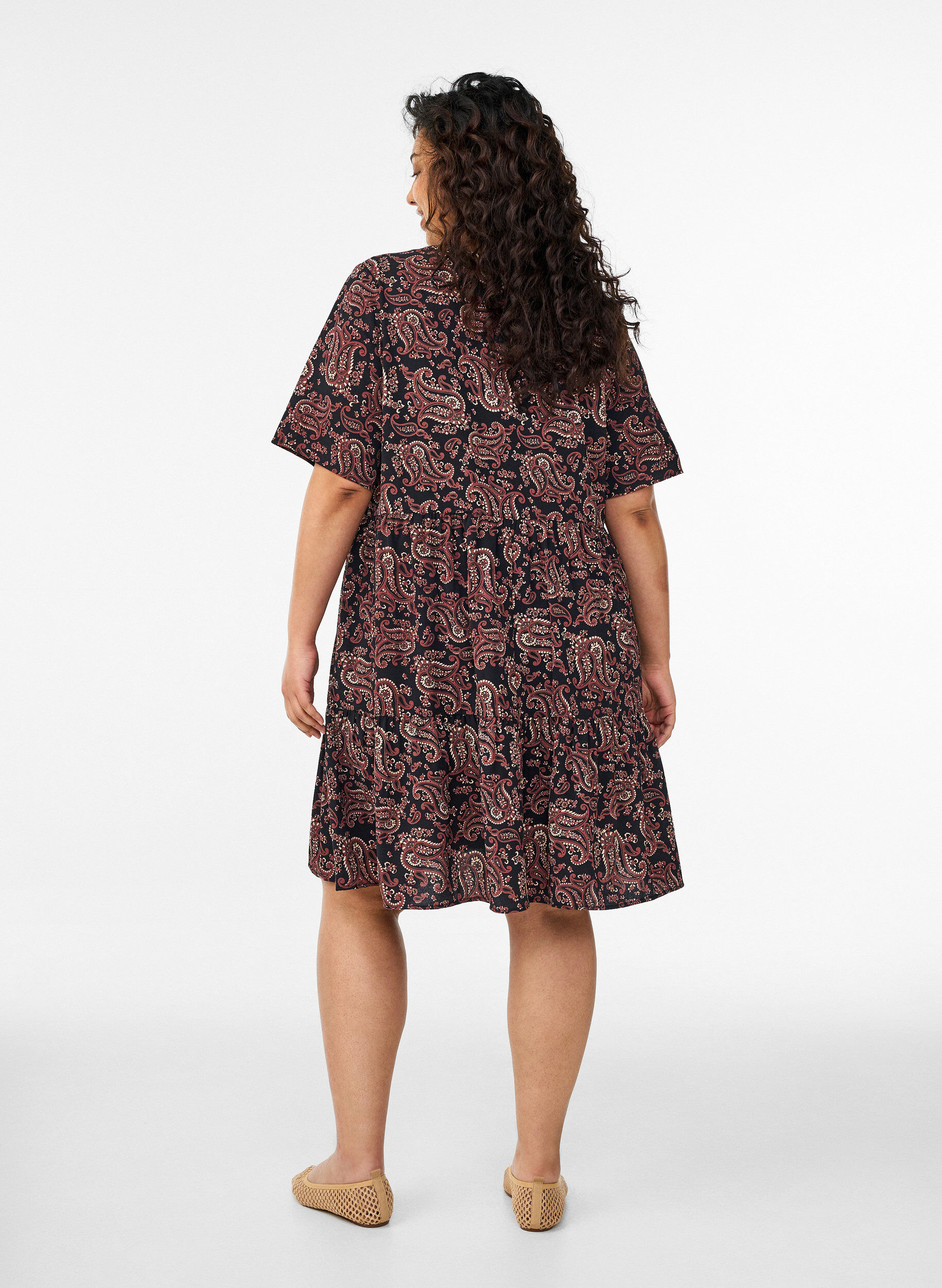 Zizzifashion Short sleeve dress with a-line and cutlines, Black, Model image number 2