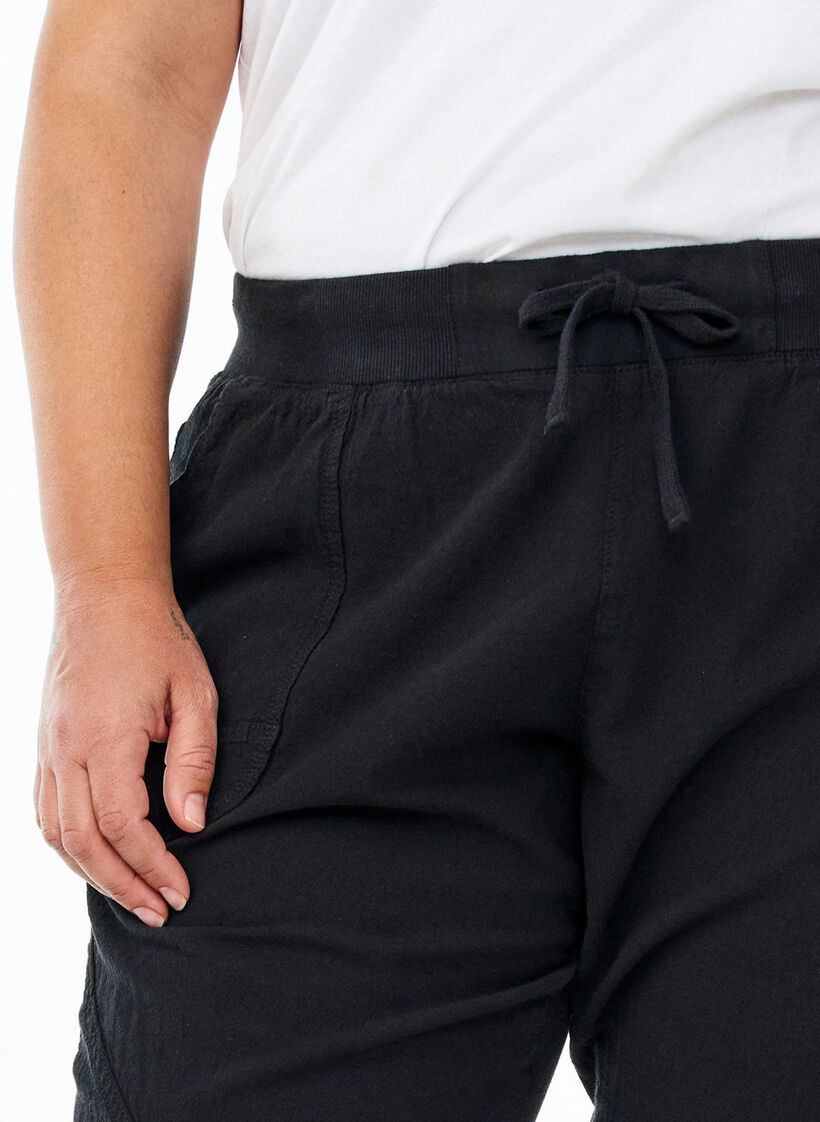 Cotton Capri trousers , Black, Model image number 3